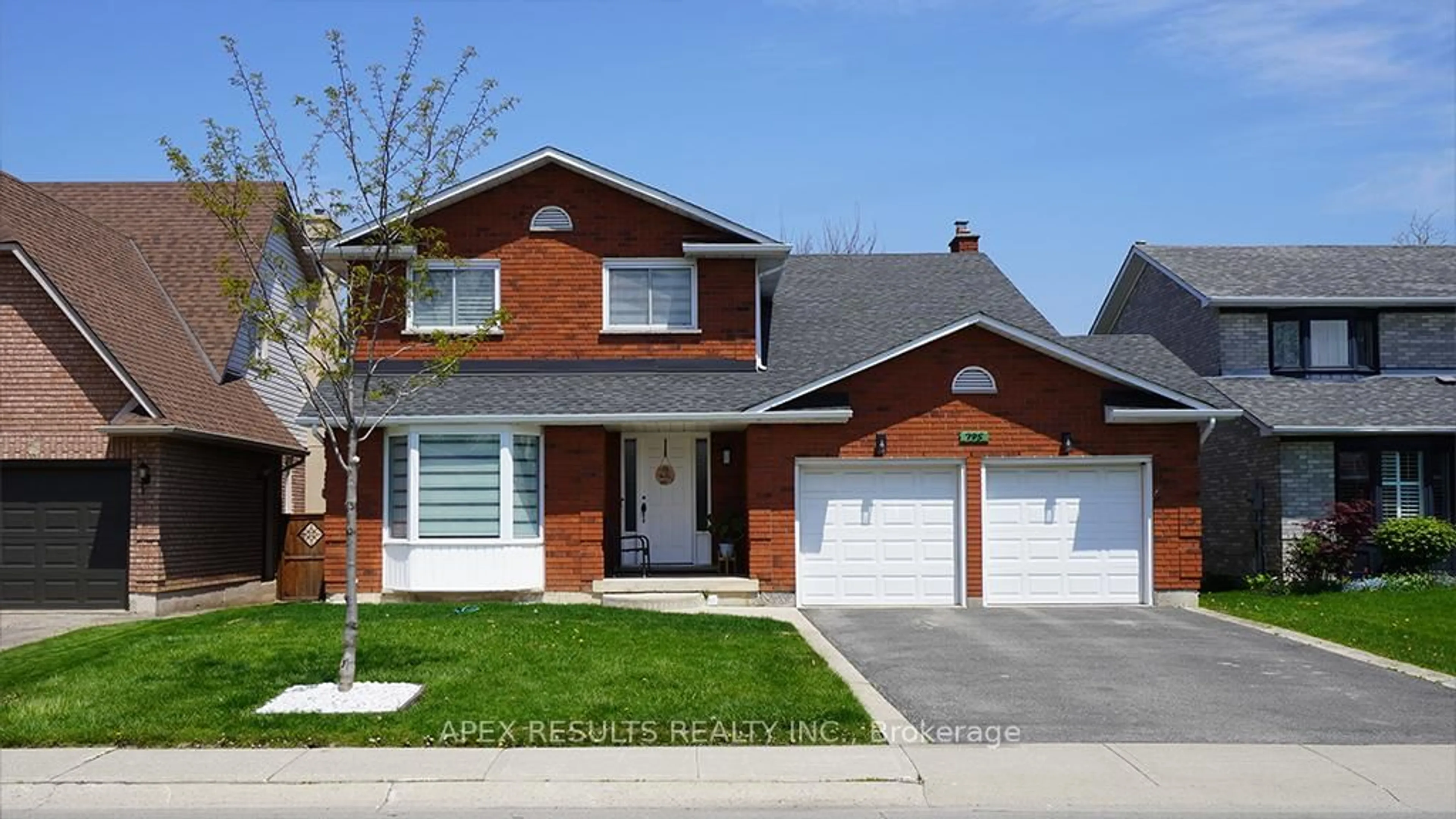 Home with brick exterior material, street for 795 Upper Horning Rd, Hamilton Ontario L9C 7R4