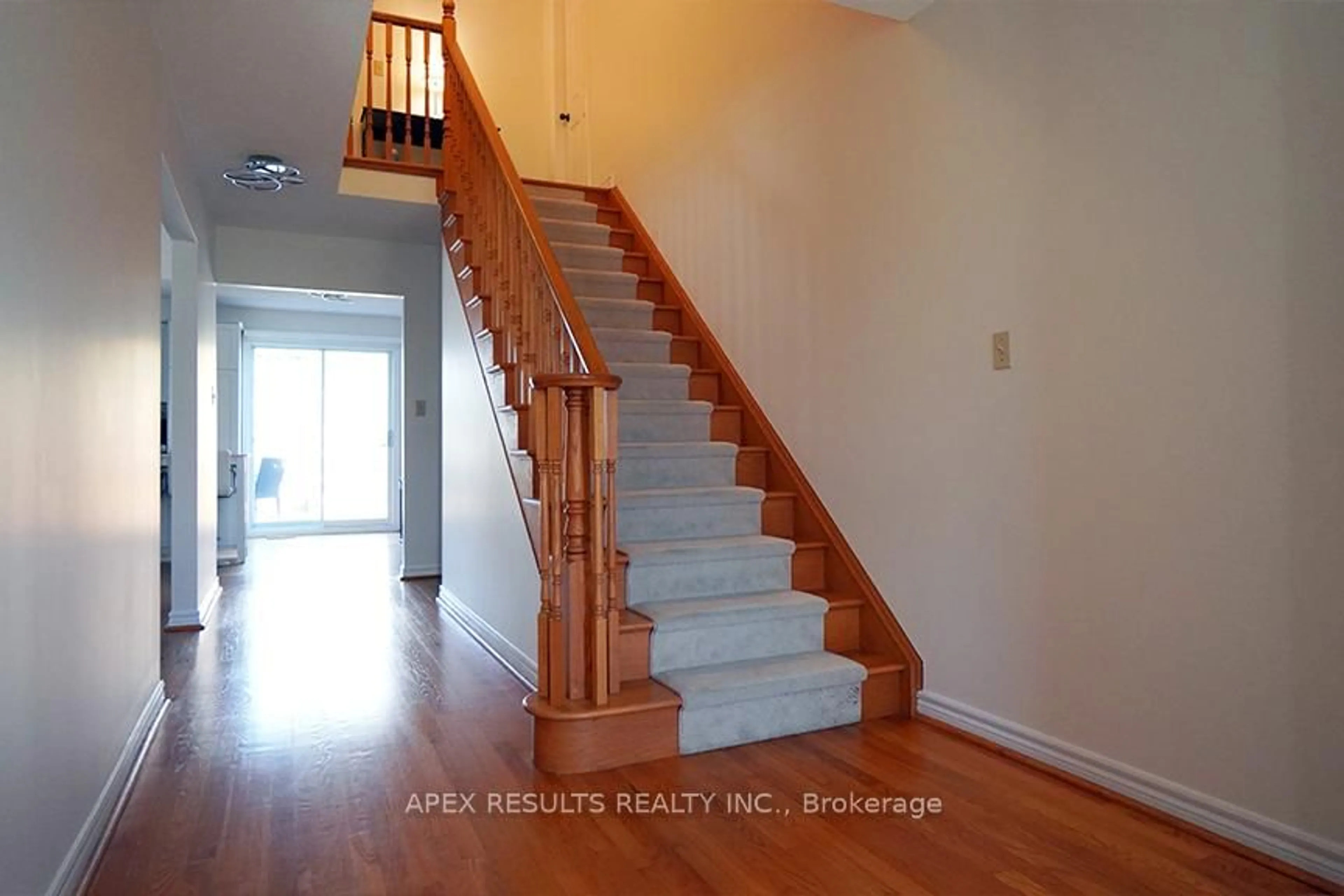 Indoor entryway for 795 Upper Horning Rd, Hamilton Ontario L9C 7R4