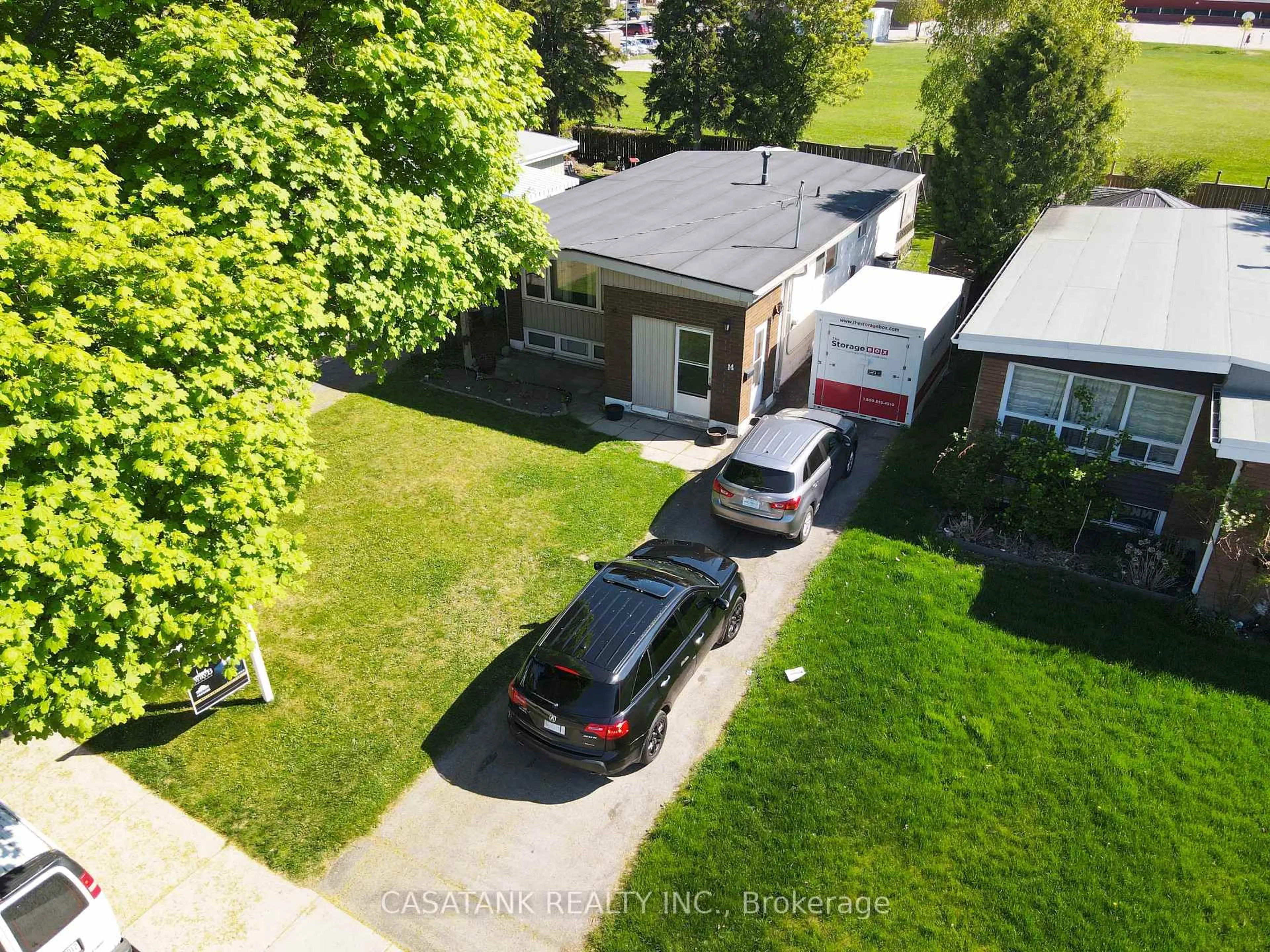 A pic from outside/outdoor area/front of a property/back of a property/a pic from drone, street for 14 Ronaldshay Ave, Hamilton Ontario L9A 3B1