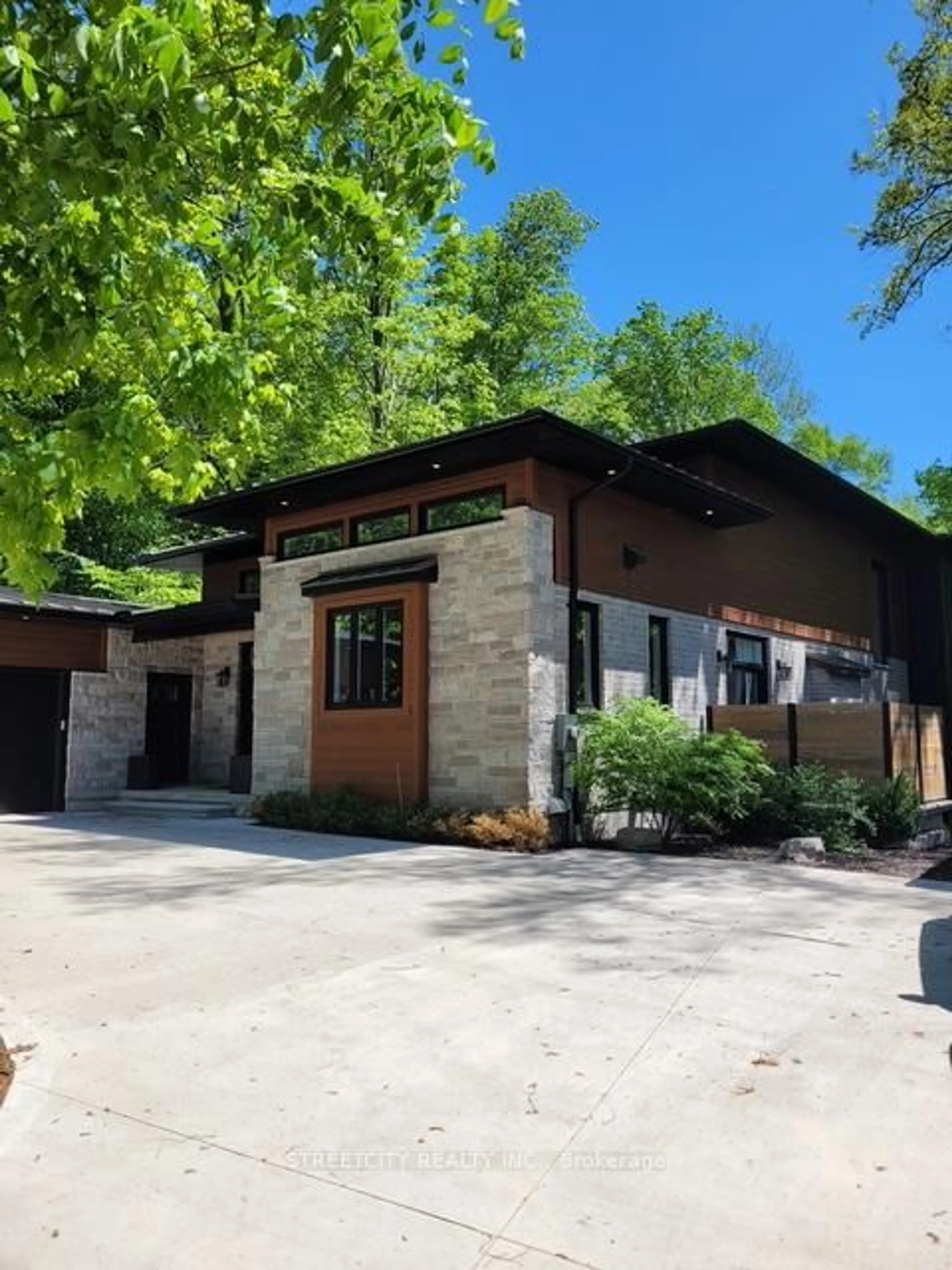 Home with brick exterior material, building for 141 Baldwin St, Tillsonburg Ontario N4G 2K4