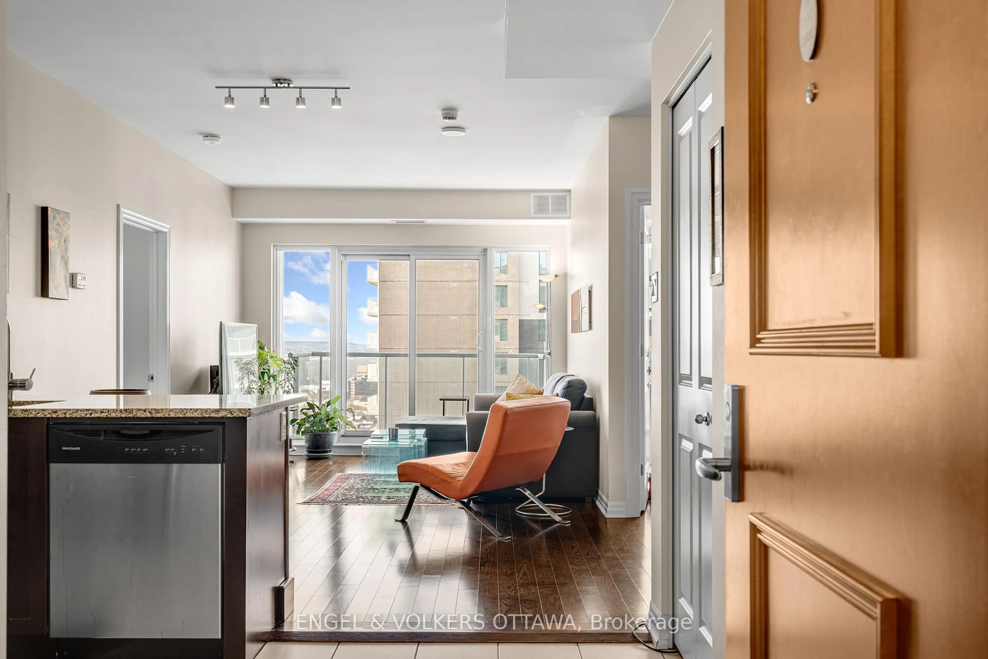 Indoor entryway for 242 Rideau St #2502, Ottawa Ontario K1N 0B7