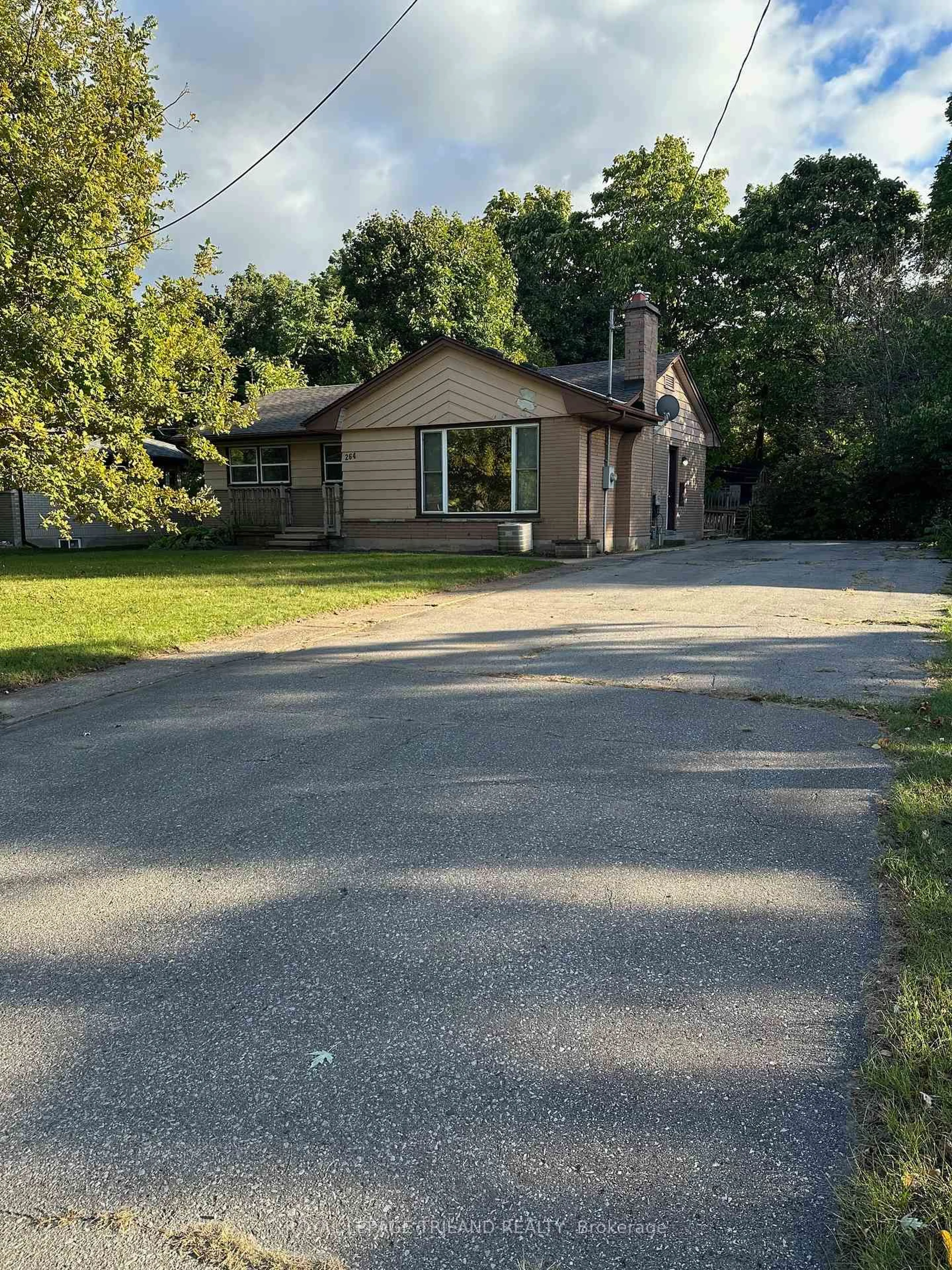 A pic from outside/outdoor area/front of a property/back of a property/a pic from drone, street for 264 Trott Dr, London North Ontario N6G 1B5