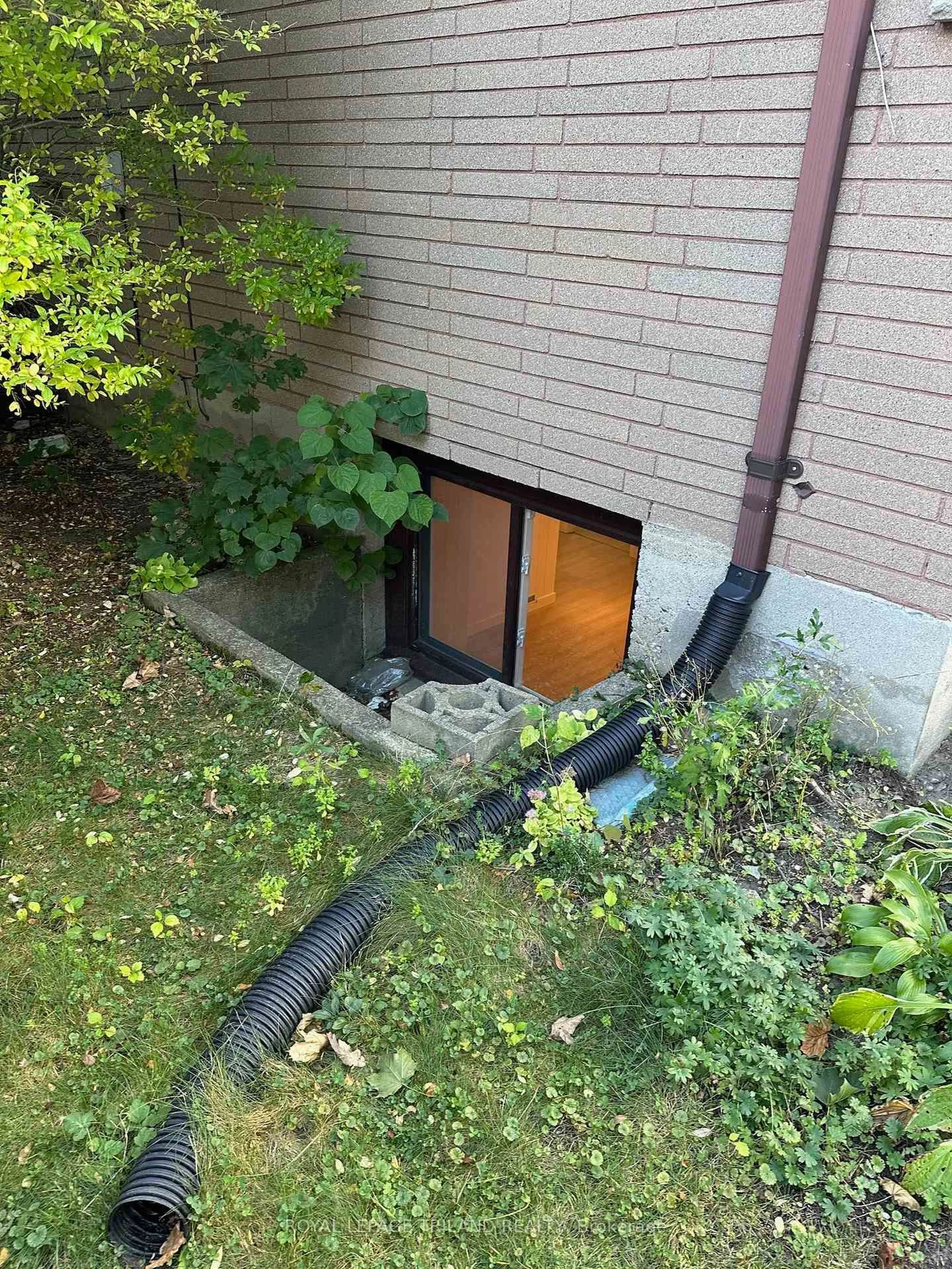 Unknown for 264 Trott Dr, London North Ontario N6G 1B5