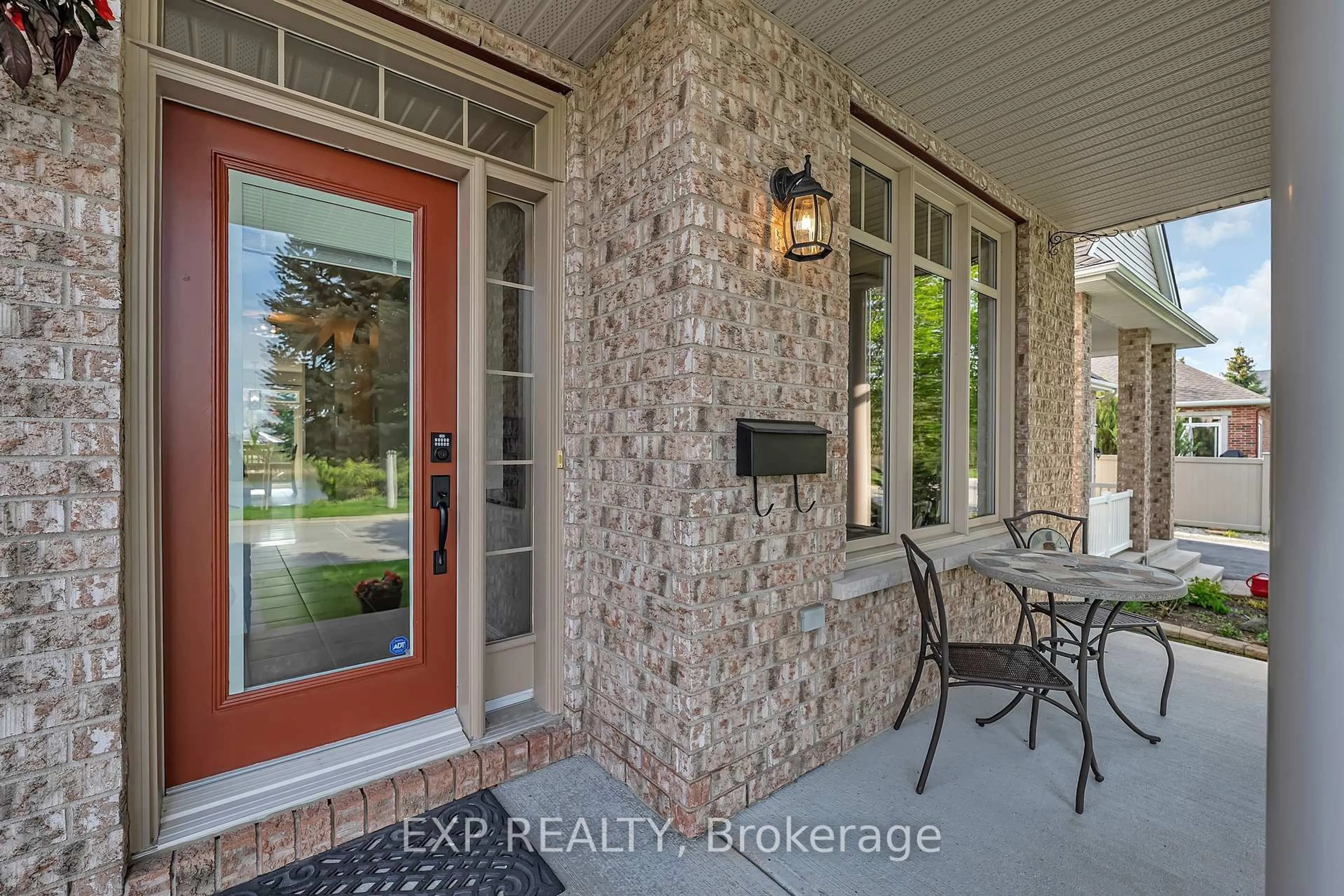 Indoor entryway for 533 Dusty Miller Cres, Ottawa Ontario K1V 2J9