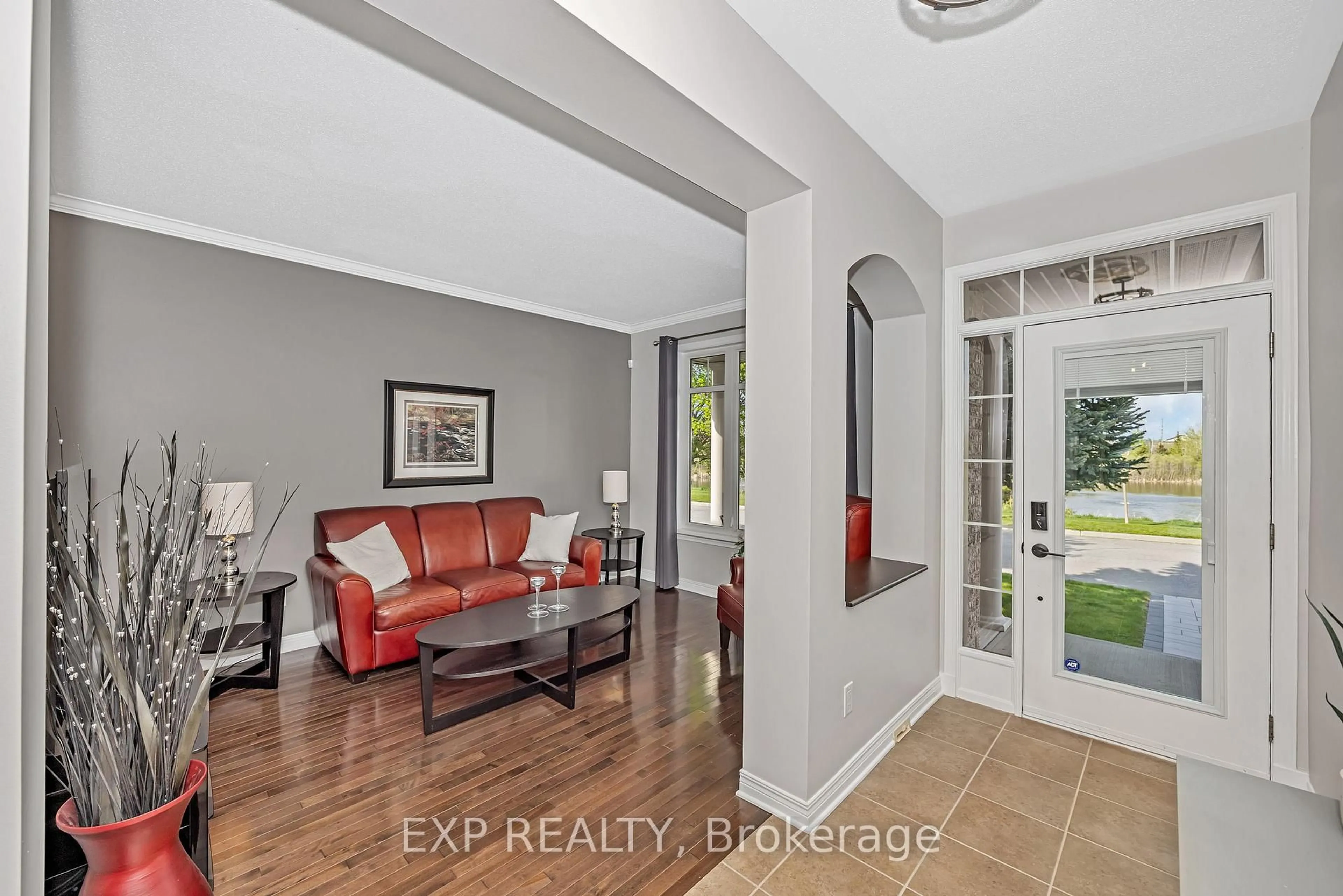 Indoor entryway for 533 Dusty Miller Cres, Ottawa Ontario K1V 2J9