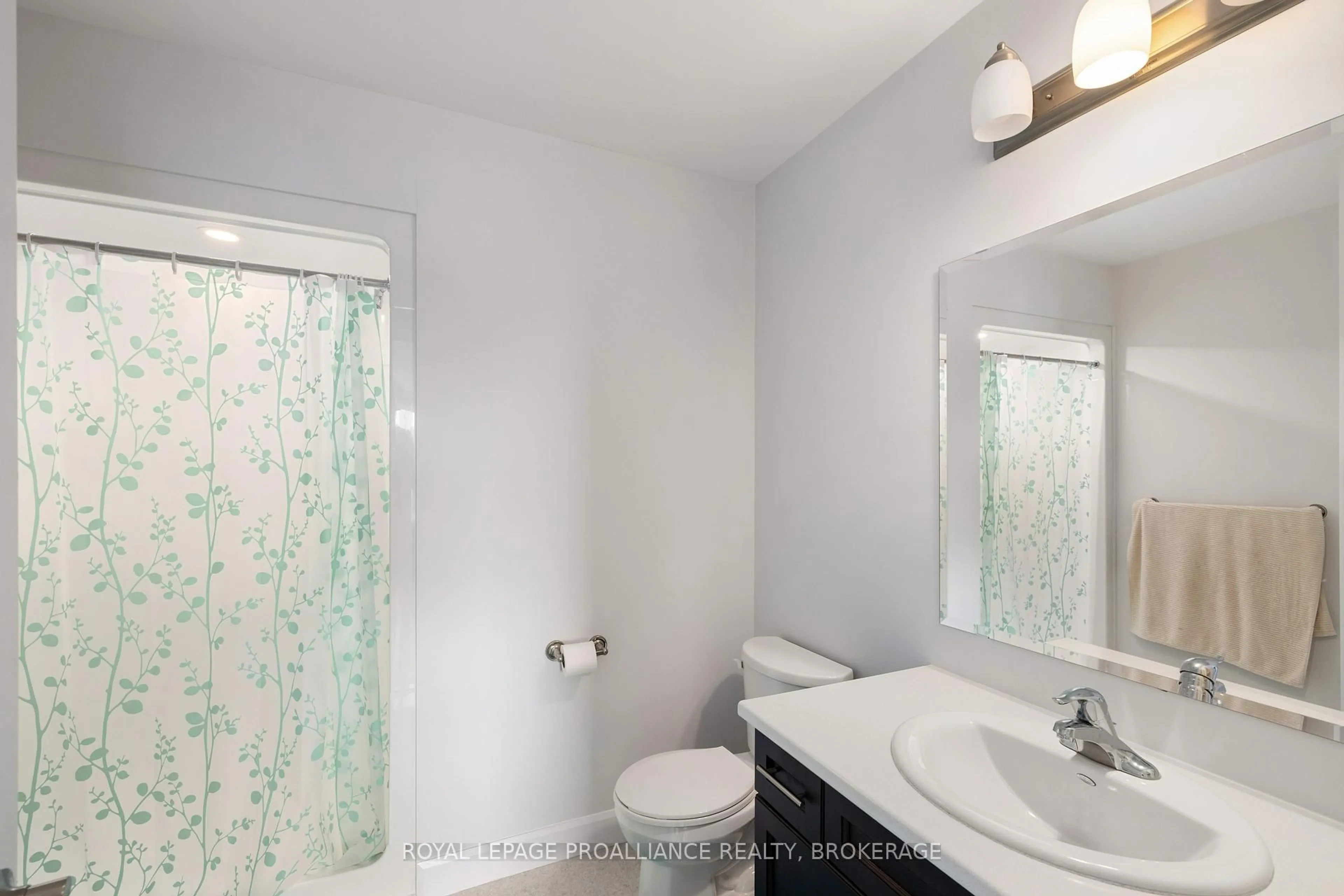 Standard bathroom, unknown for 109 Superior Dr, Loyalist Ontario K7N 0E5