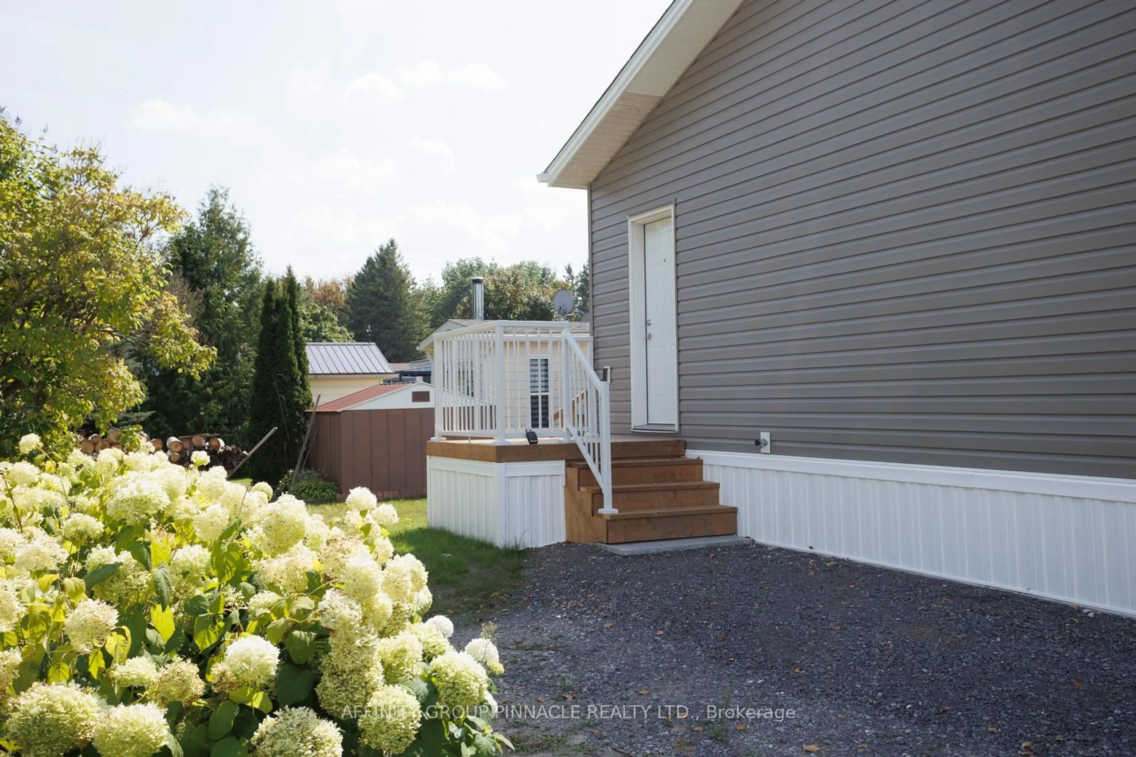 Home with vinyl exterior material, unknown for 16 Park St, Kawartha Lakes Ontario K9V 0H7