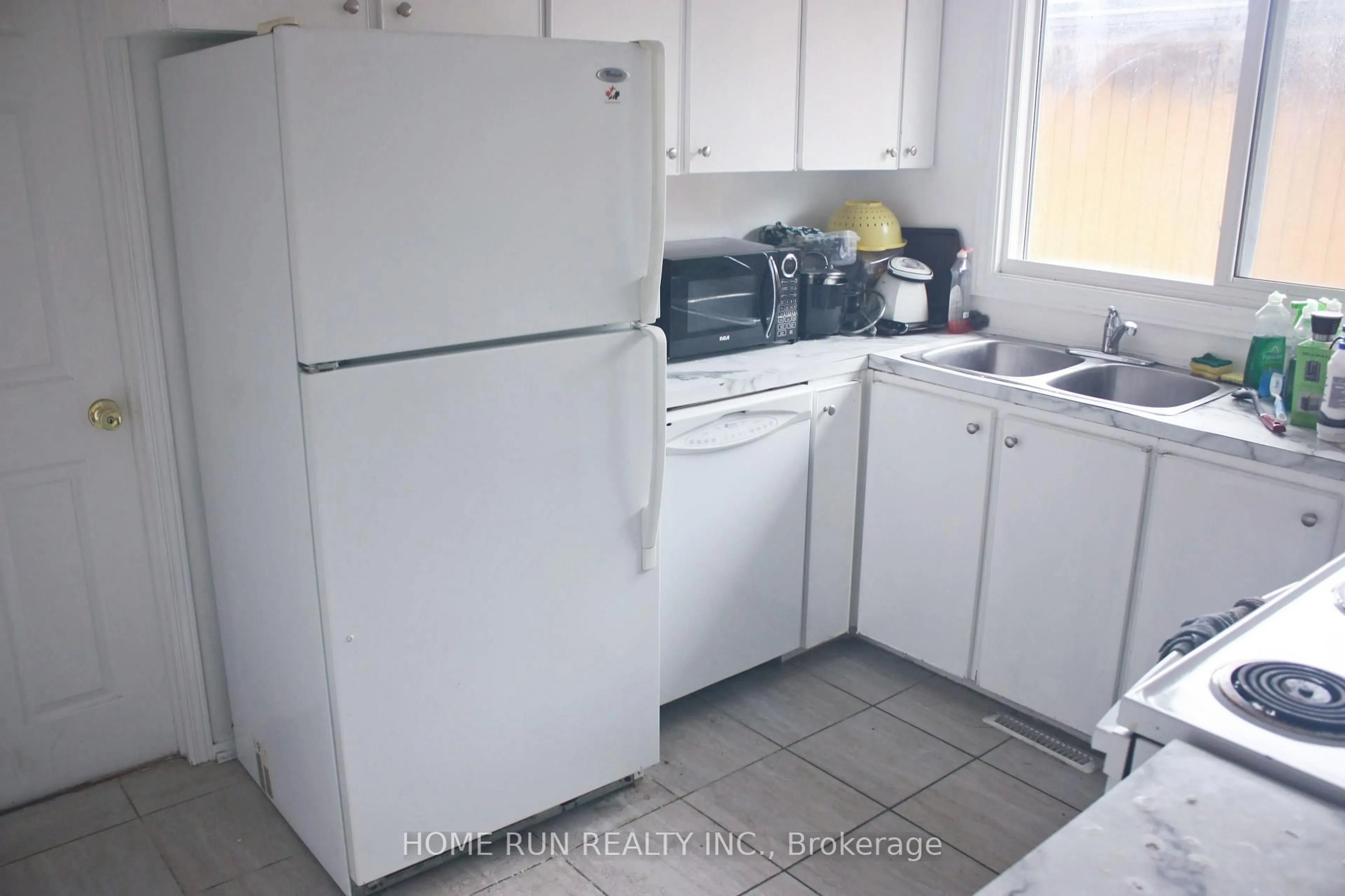 Standard kitchen, unknown for 166 WITHROW Ave, Ottawa Ontario K2G 3N8