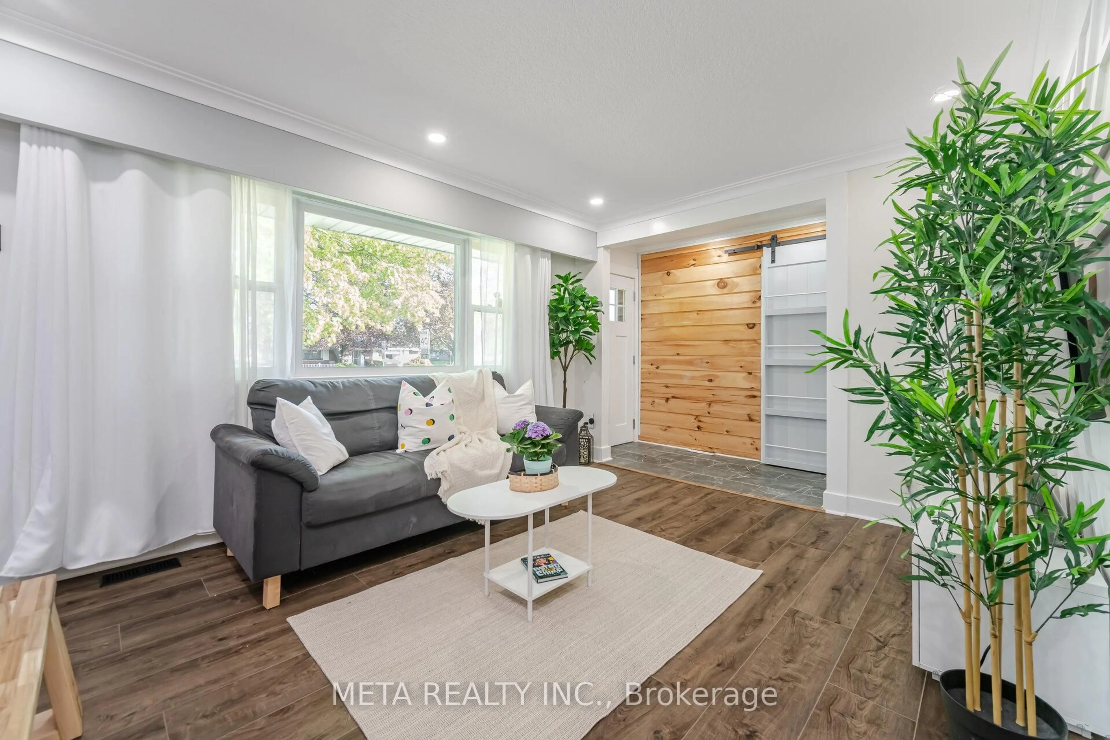 Living room with furniture, wood/laminate floor for 4 Greenview St, Guelph Ontario N1E 2Y3