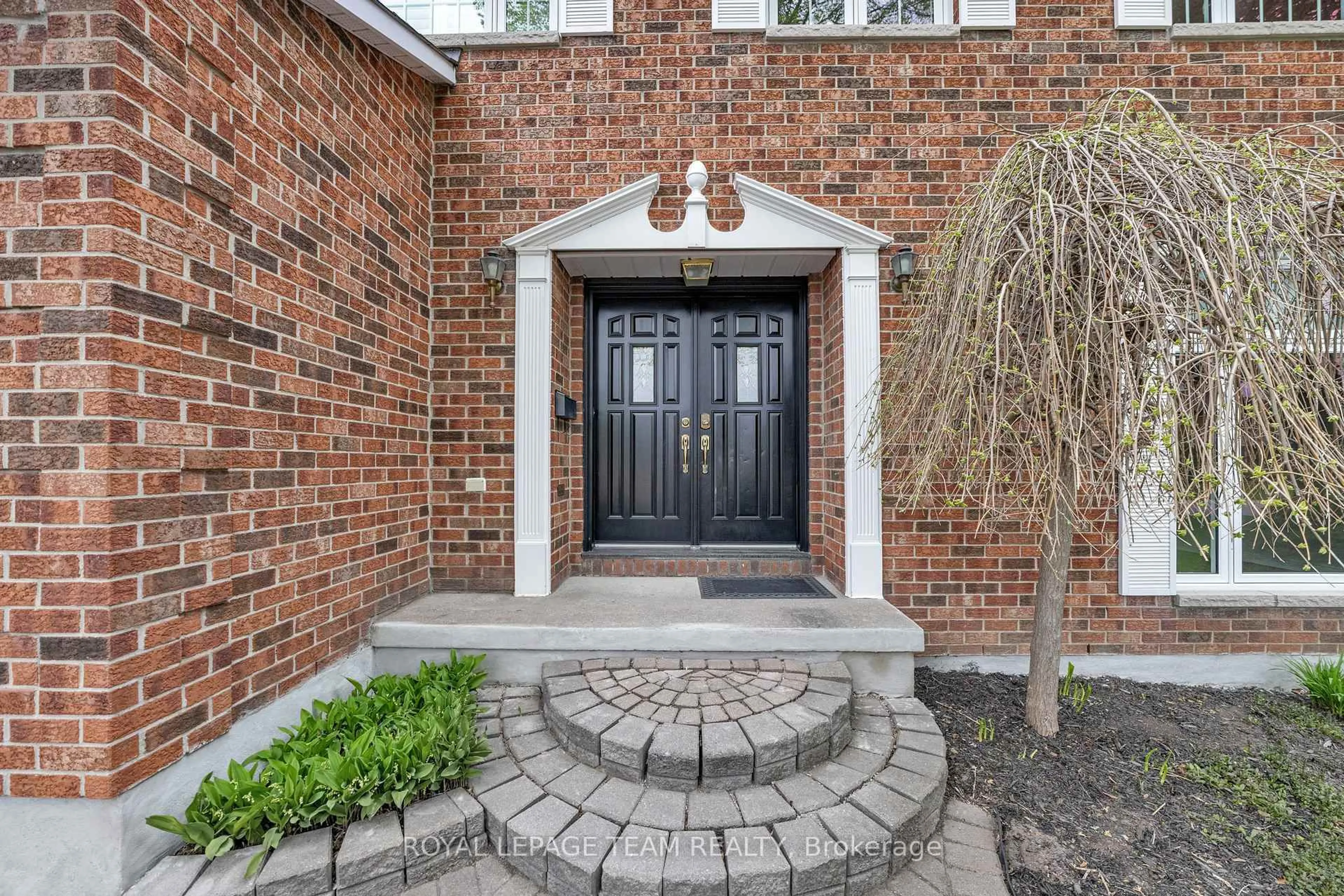 Indoor entryway for 9 Red Oaks Tr, Stittsville Ontario K2S 1E2