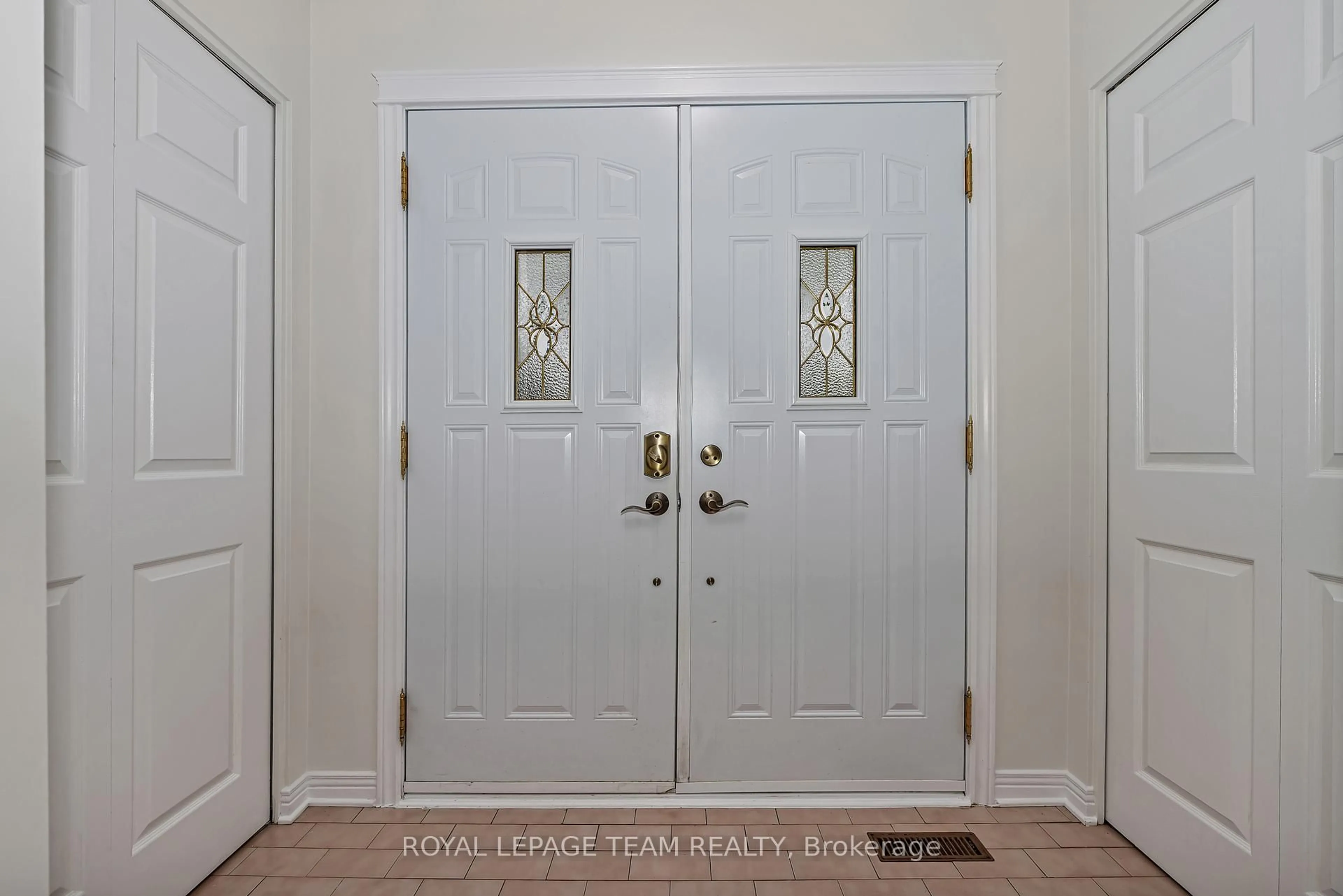 Indoor entryway for 9 Red Oaks Tr, Stittsville Ontario K2S 1E2