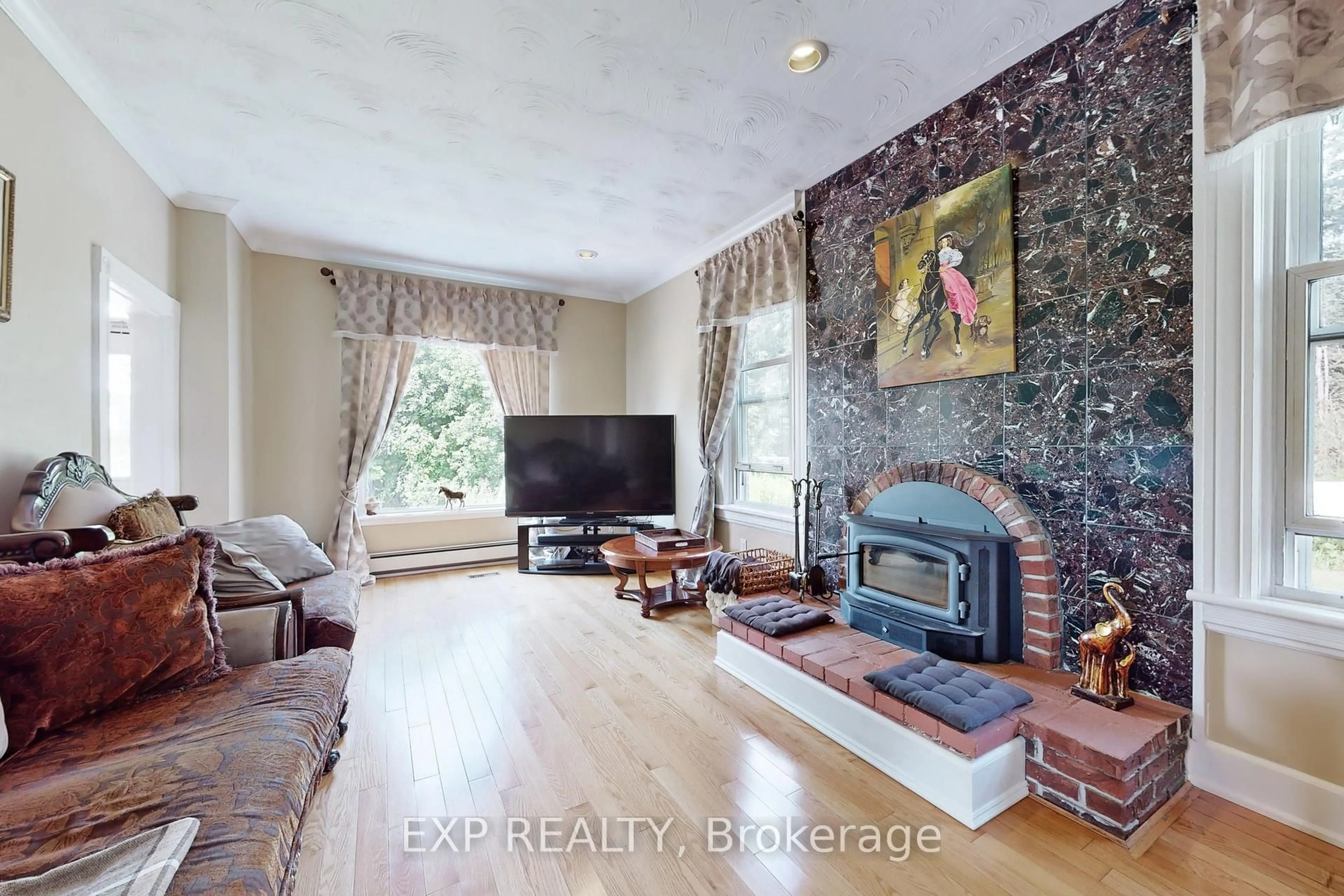 Living room with furniture, unknown for 351219 SEVENTEENTH Line, East Garafraxa Ontario L9W 2Y9