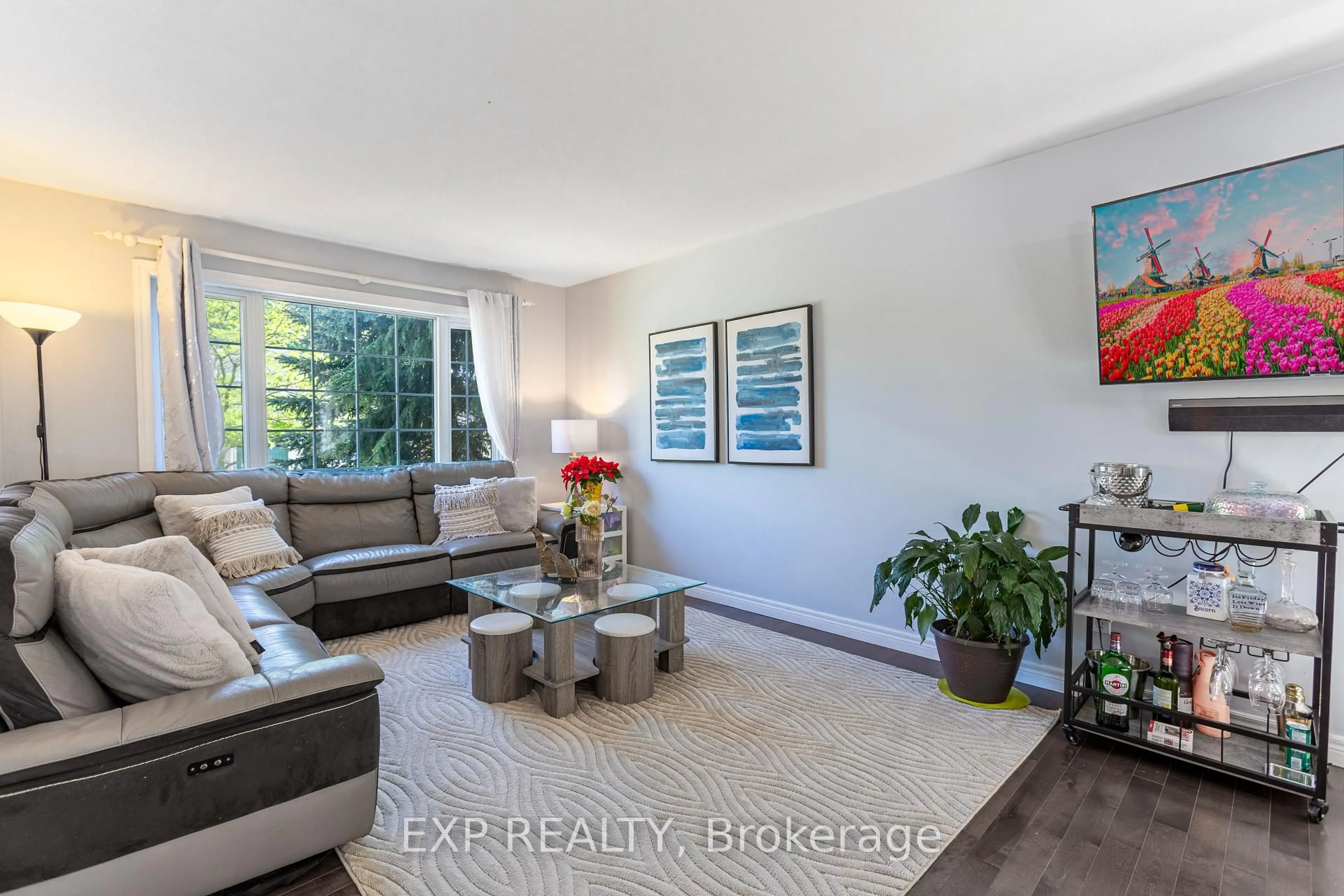Living room with furniture, unknown for 1742 MARCONI Blvd, London East Ontario N5V 4V2