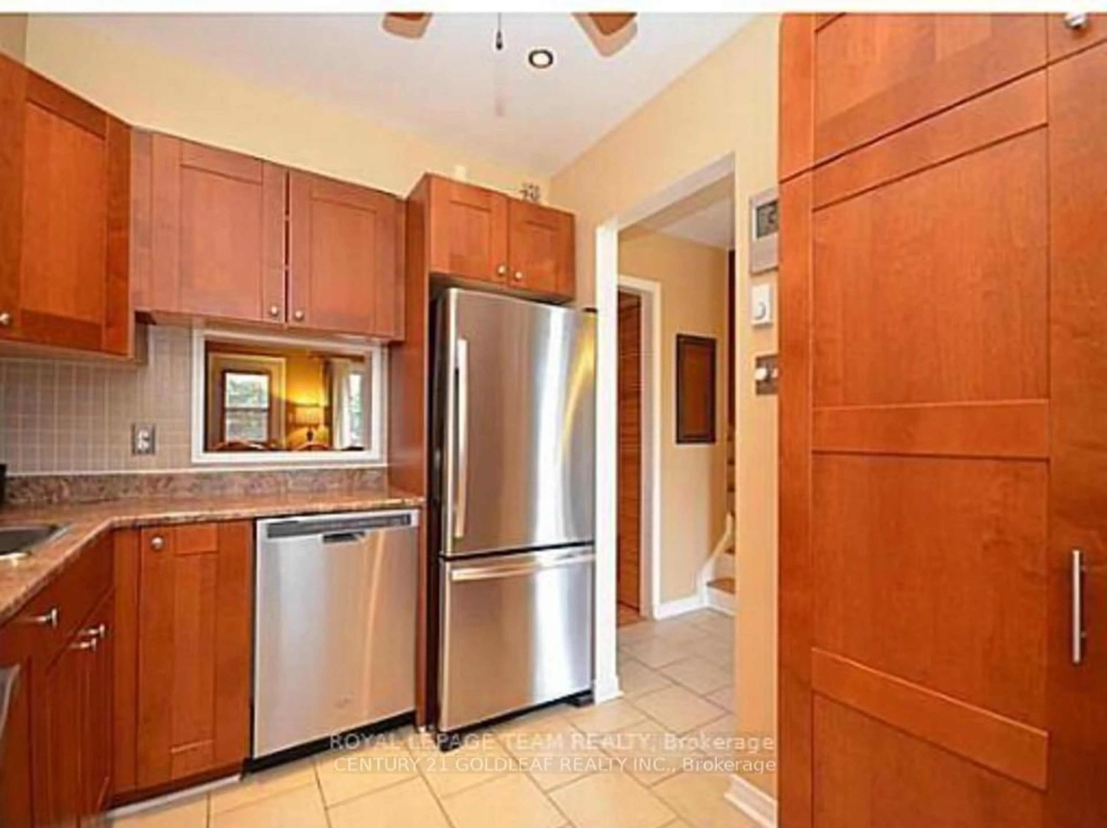 Standard kitchen, ceramic/tile floor for 1342 Cedarcroft Cres, Ottawa Ontario K1B 5C8