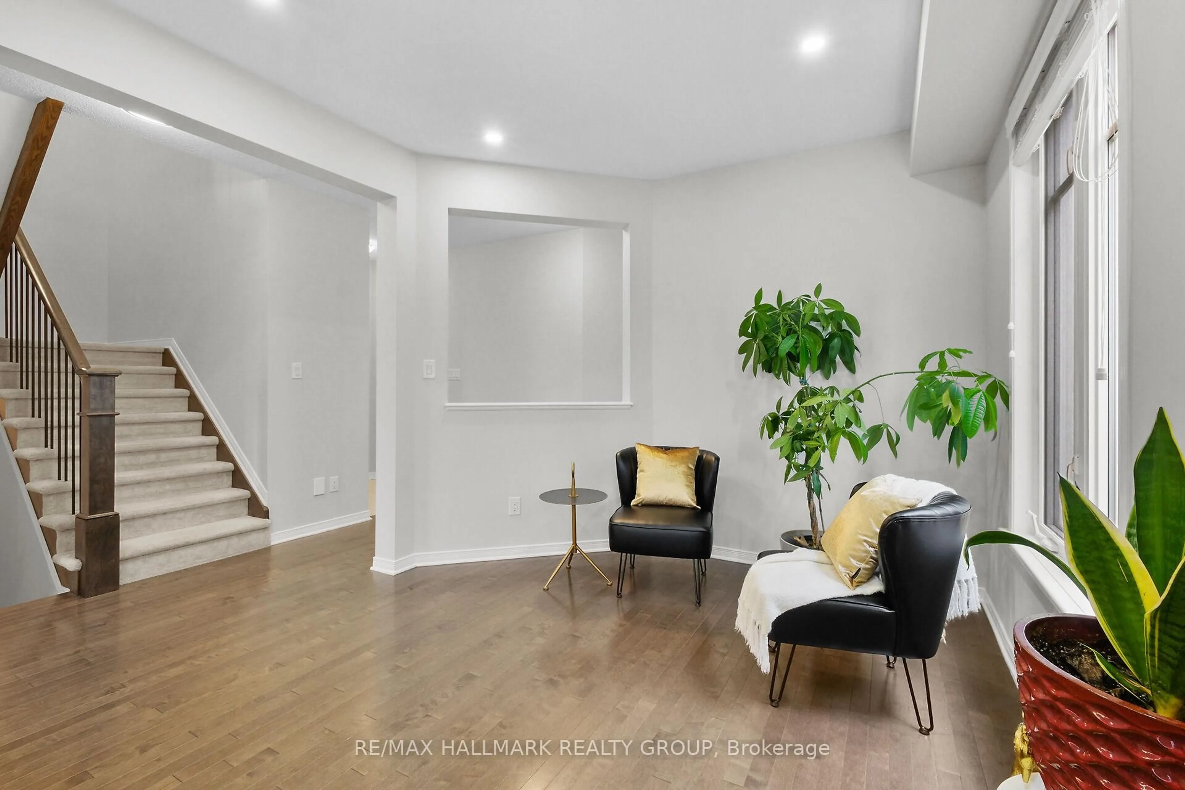 Unknown for 74 Tapadero Ave, Ottawa Ontario K2V 0C9