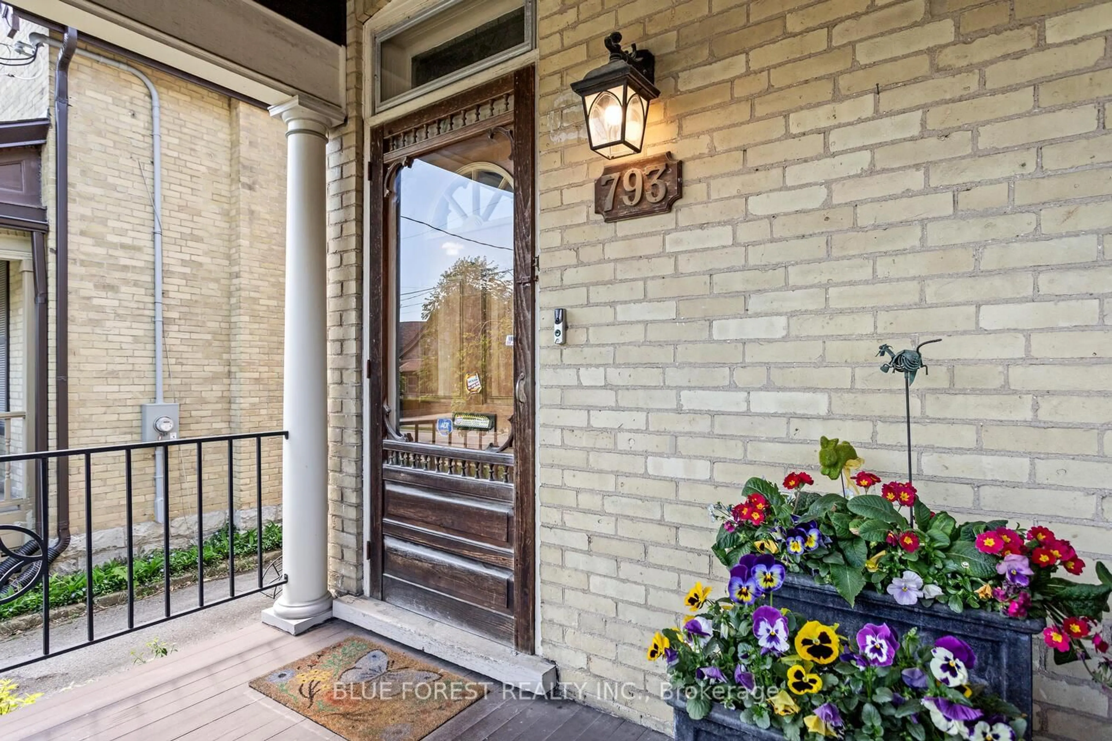 Indoor entryway for 793 Hellmuth Ave, London East Ontario N6A 3T6
