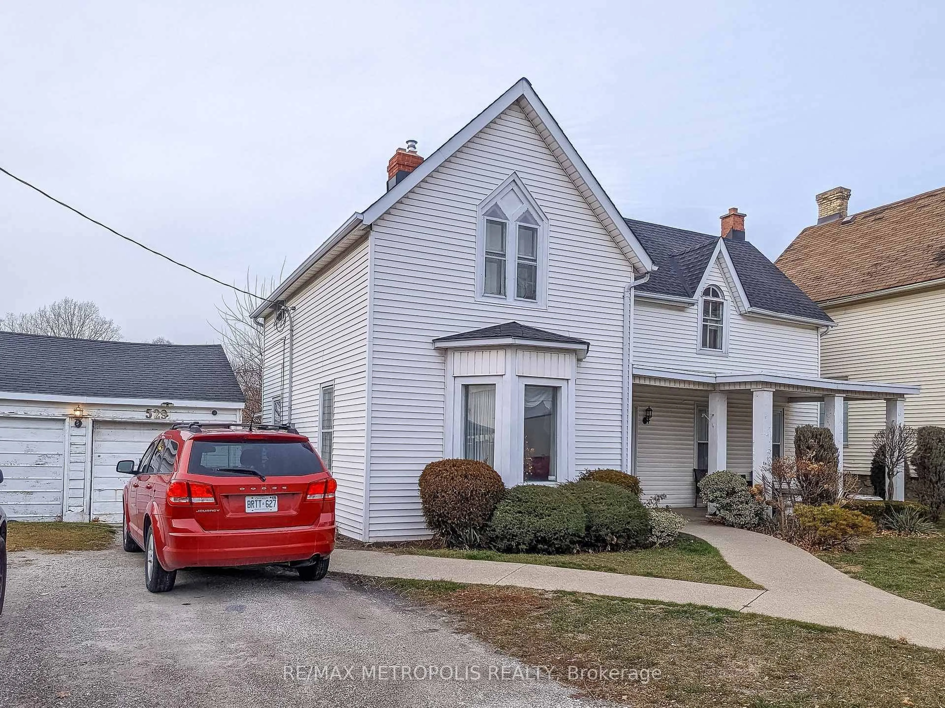 A pic from outside/outdoor area/front of a property/back of a property/a pic from drone, street for 529 Christina St, Sarnia Ontario N7T 5W5