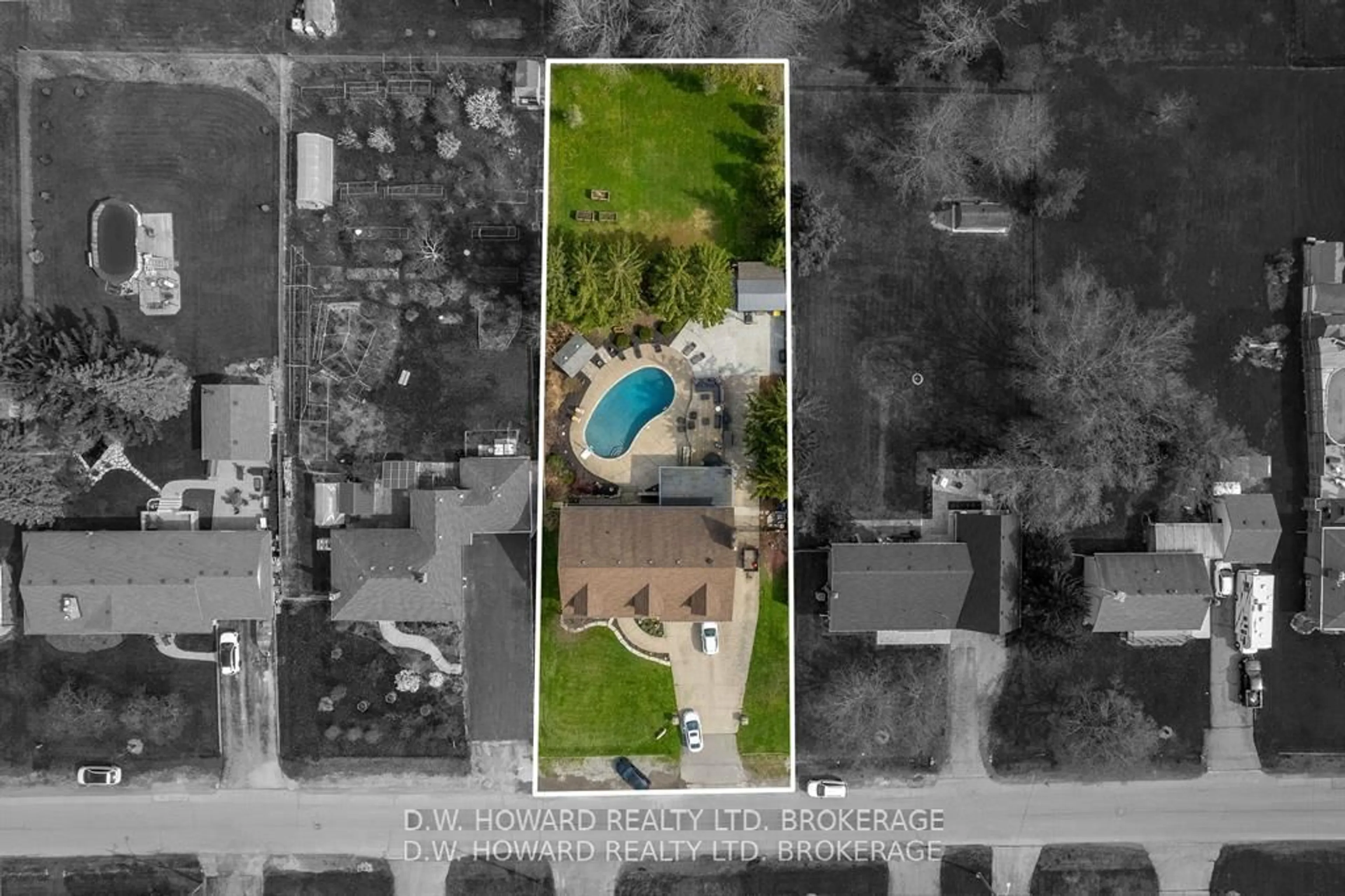 A pic from outside/outdoor area/front of a property/back of a property/a pic from drone, street for 22 Coronation Dr, Port Colborne Ontario L3K 3Z4