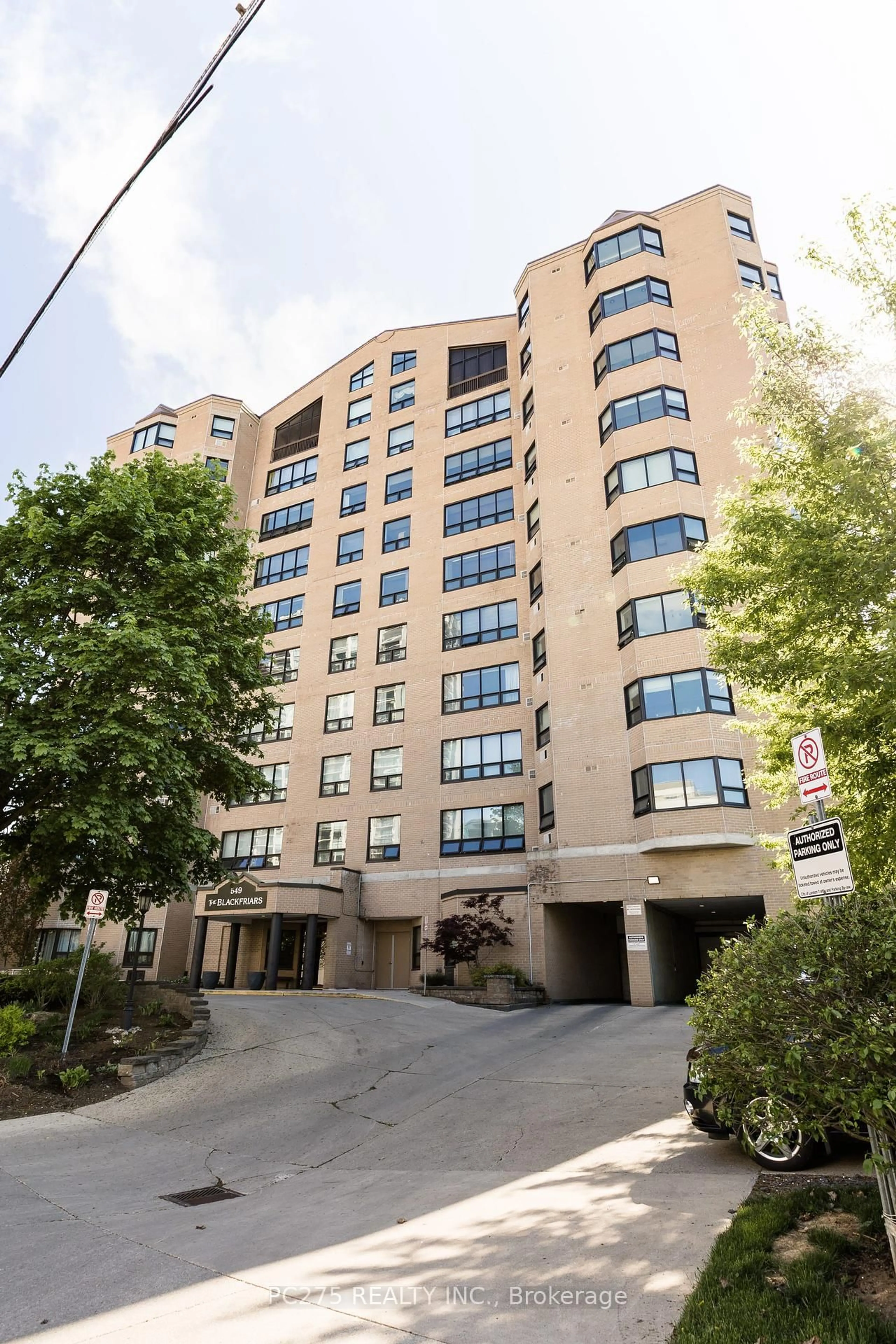 Indoor foyer for 549 Ridout St #407, London East Ontario N6A 5N5