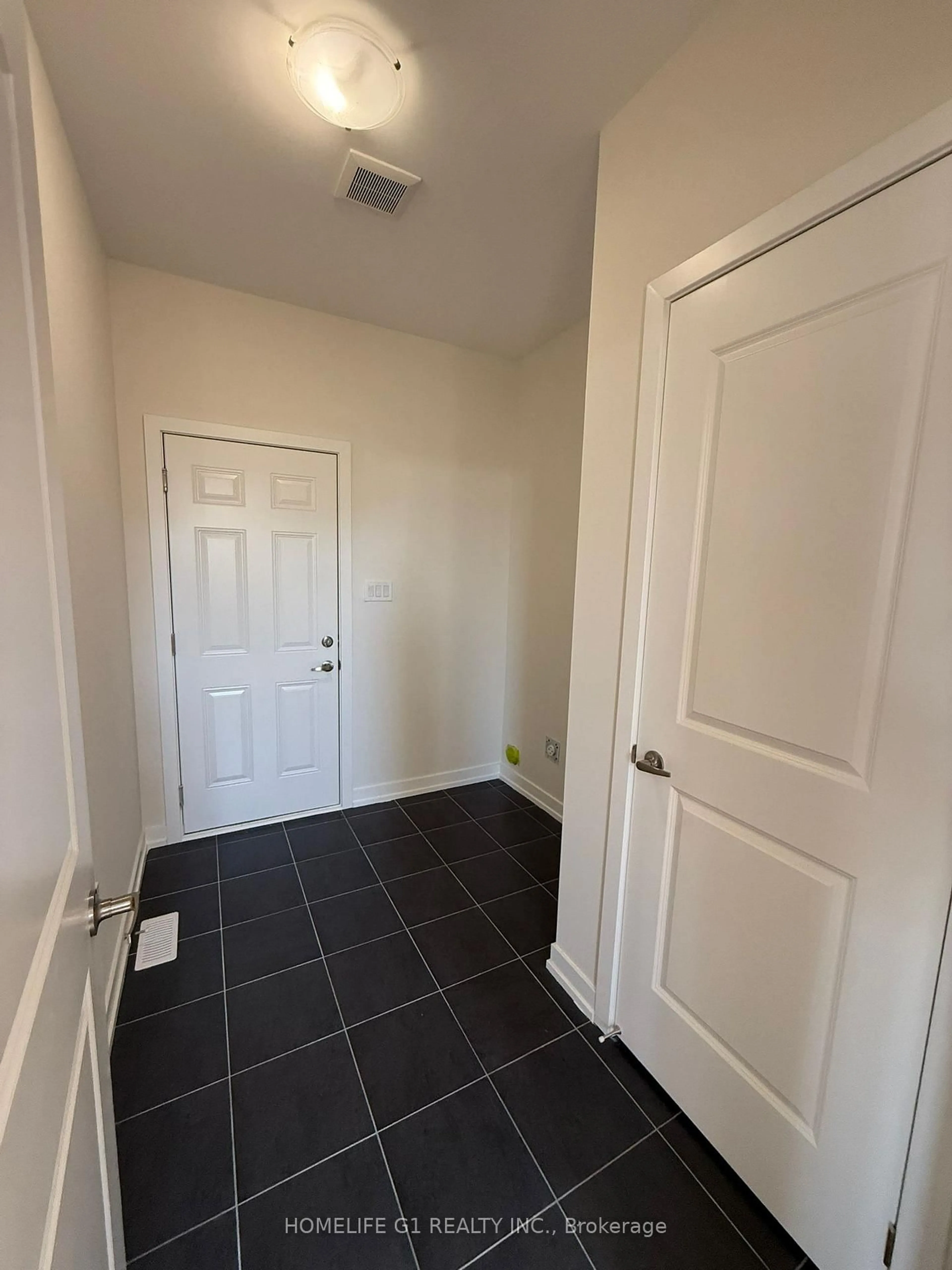 Indoor entryway for 11 Stanley Leitch Dr, Erin Ontario N0B 1T0