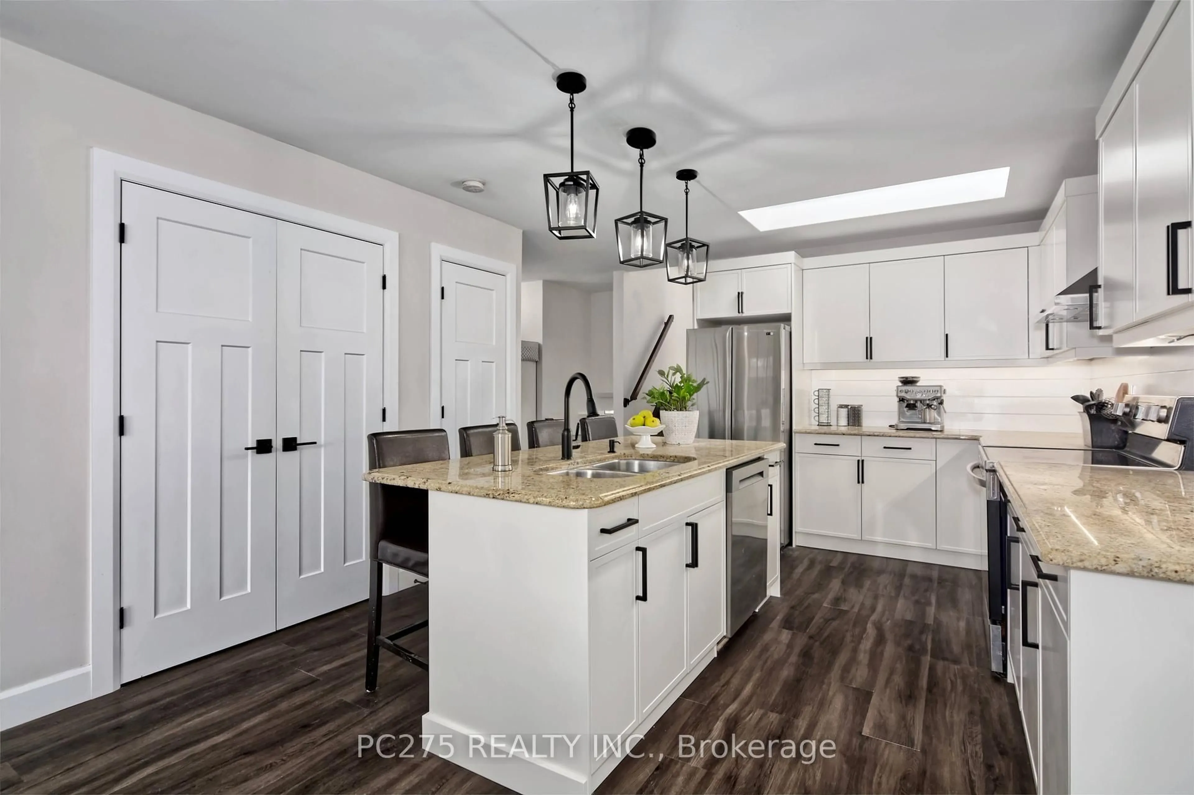Open concept kitchen, ceramic/tile floor for 46 Dell Dr, Strathroy-Caradoc Ontario N7G 4B6