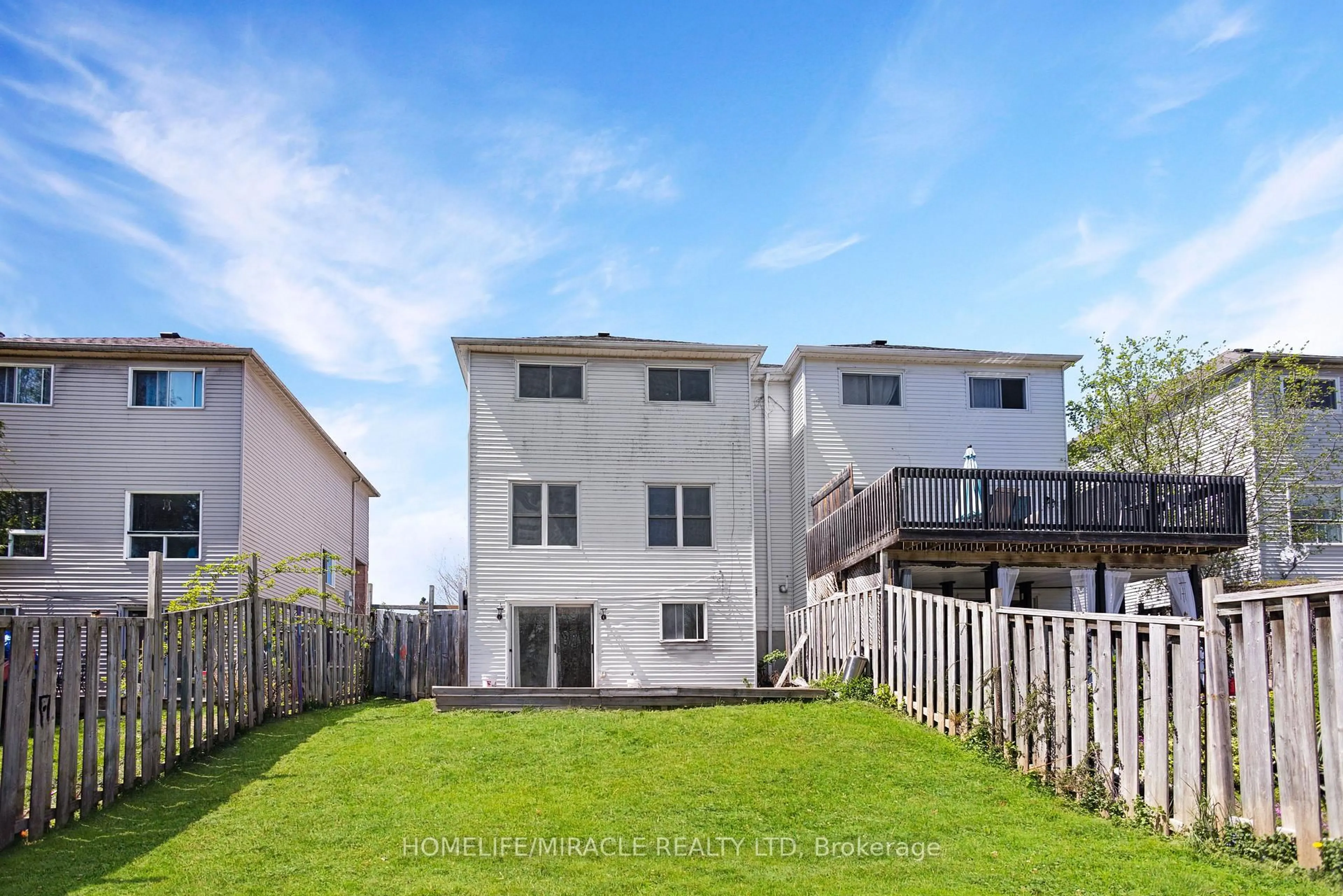 A pic from outside/outdoor area/front of a property/back of a property/a pic from drone, street for 49 D' aubigny Rd, Brantford Ontario N3T 6J2