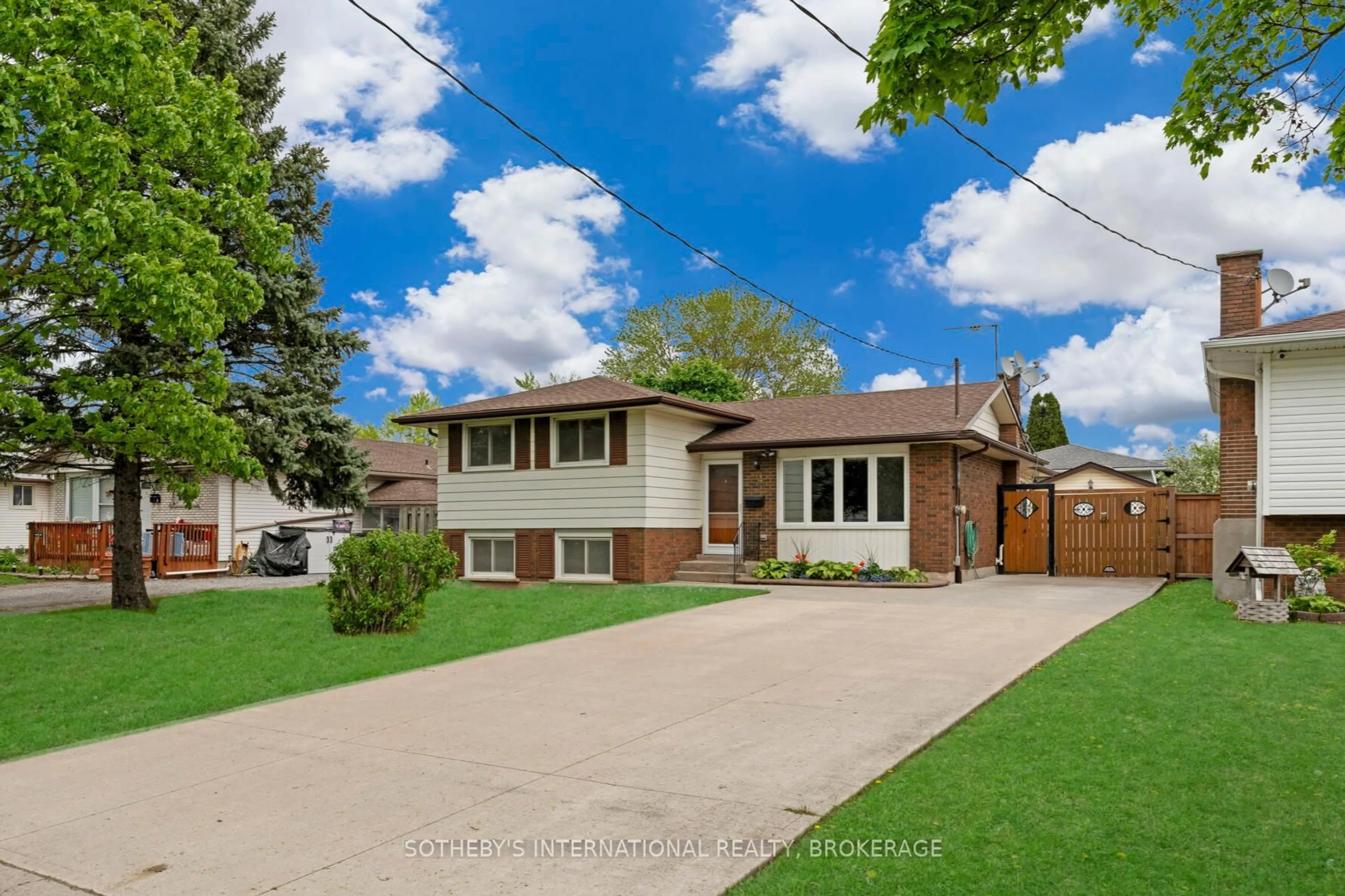Unknown for 4 Huntley Cres, St. Catharines Ontario L2M 6E5