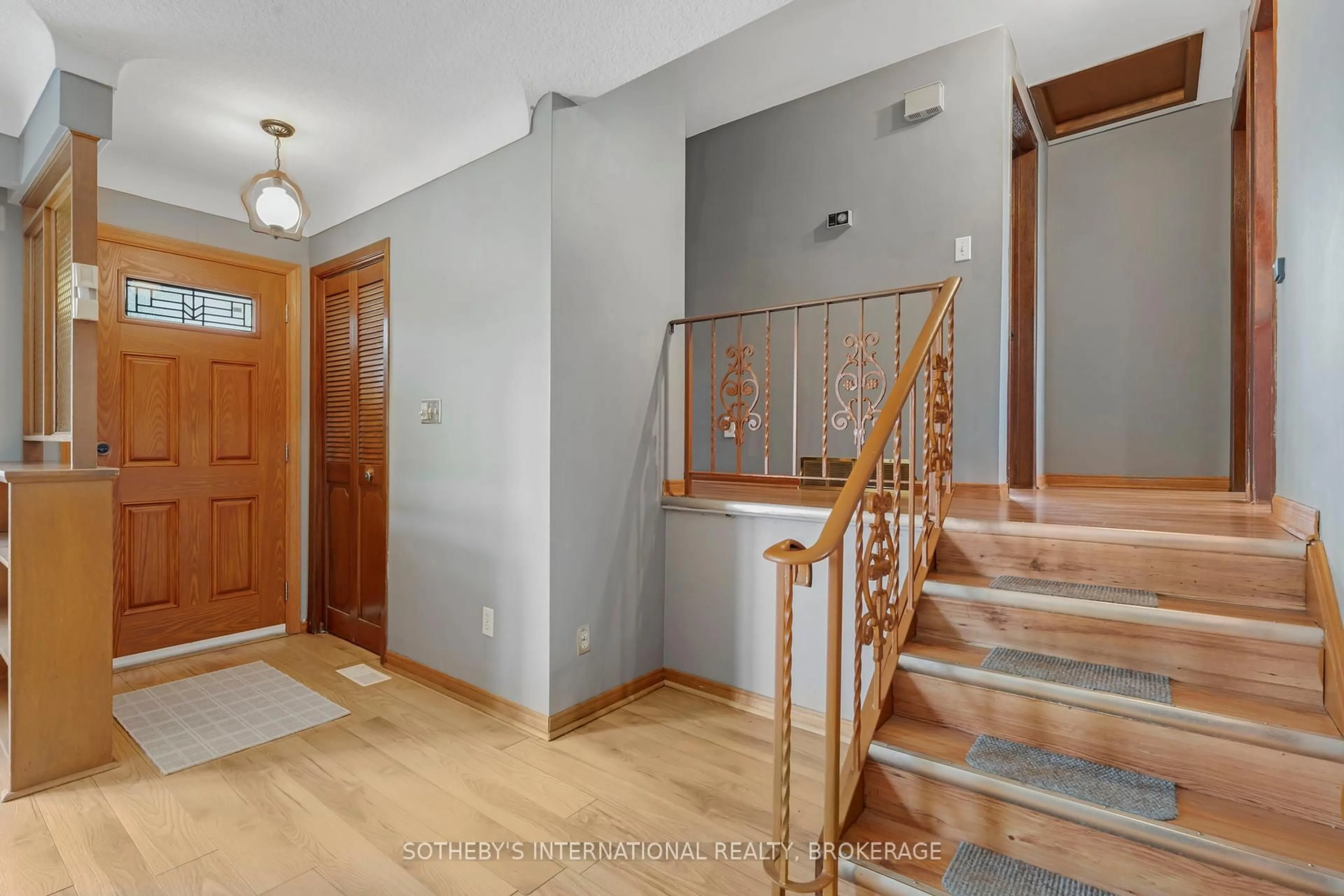 Unknown for 4 Huntley Cres, St. Catharines Ontario L2M 6E5