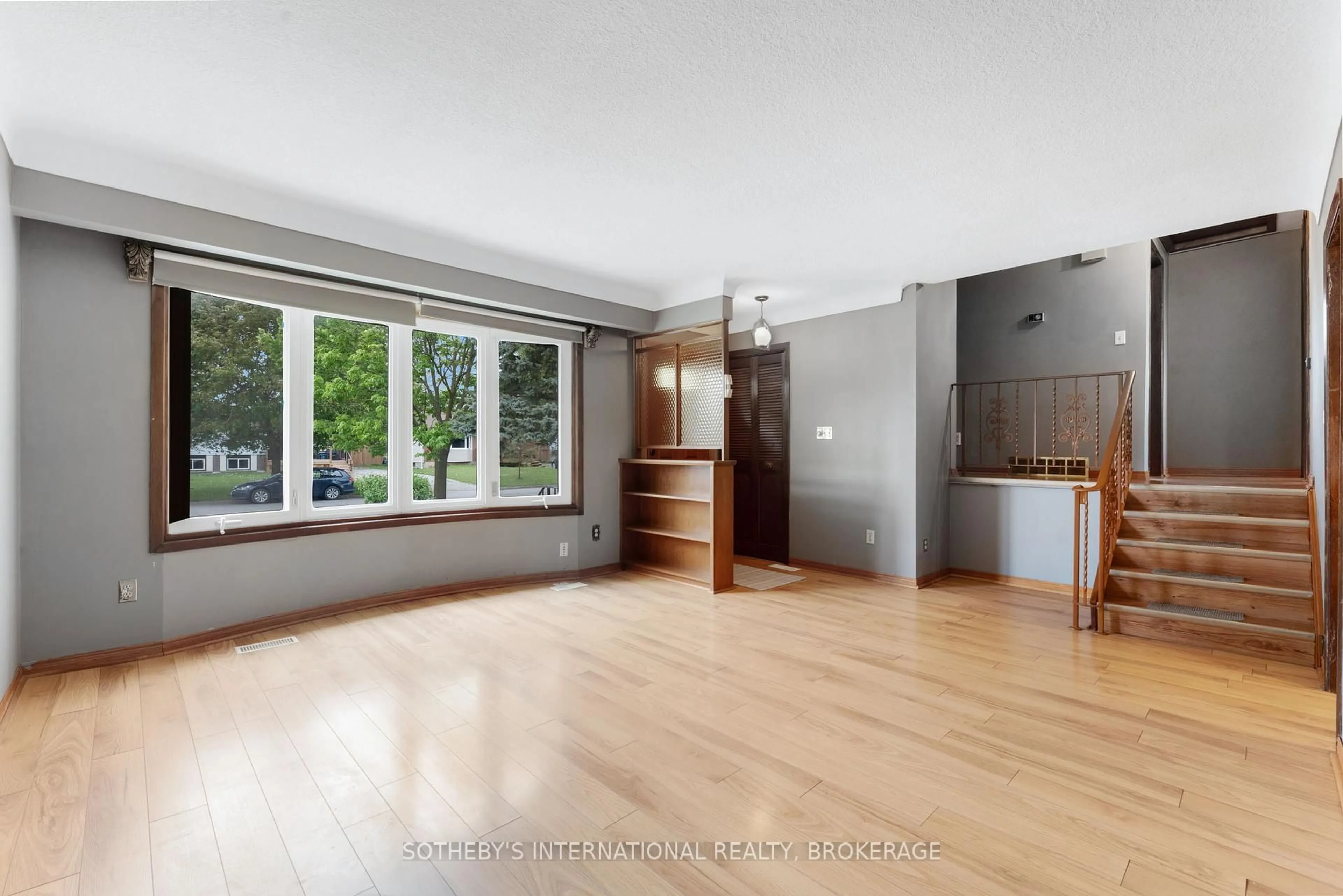 Unknown for 4 Huntley Cres, St. Catharines Ontario L2M 6E5