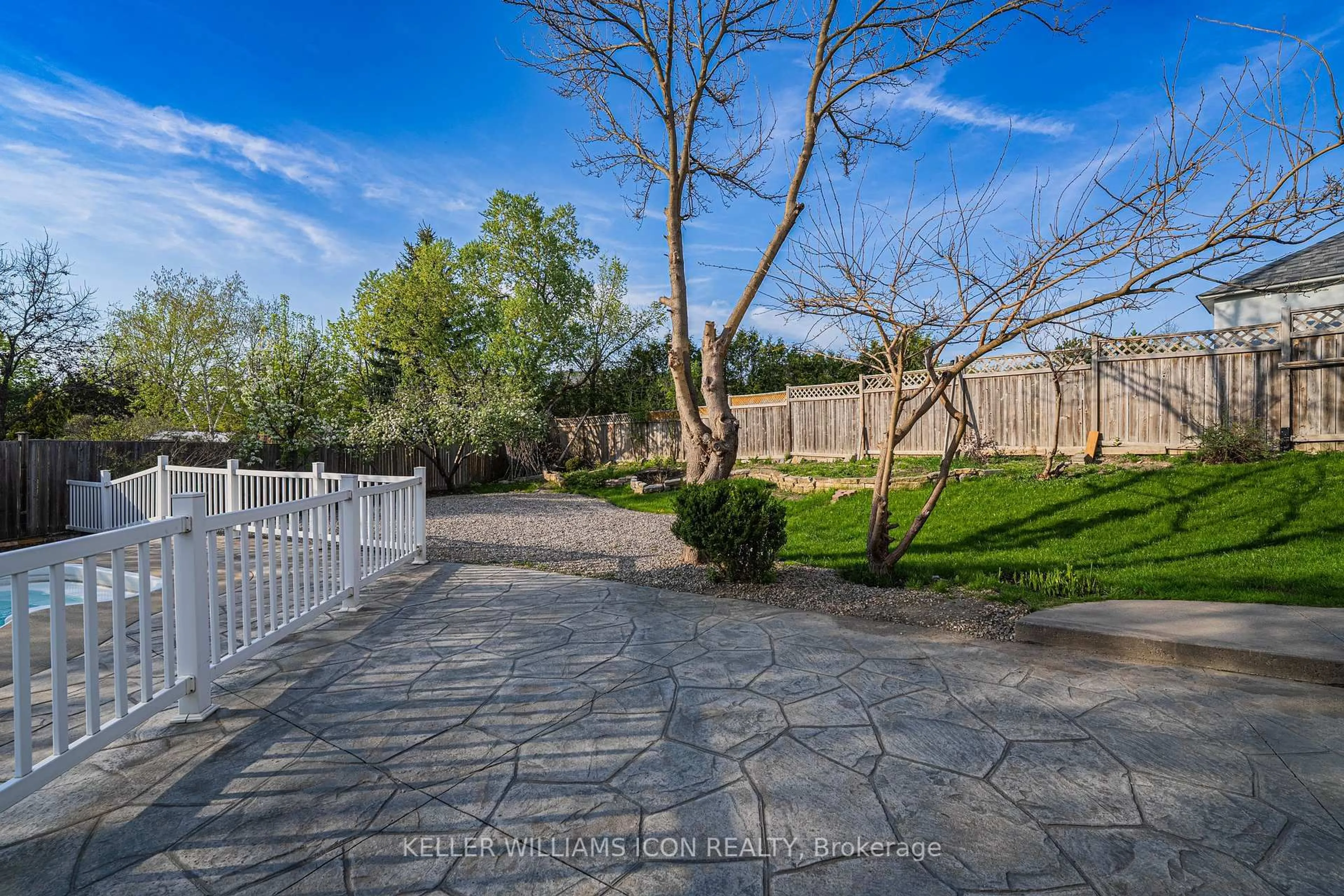 A pic from outside/outdoor area/front of a property/back of a property/a pic from drone, street for 56 Glenrill Pl, Ottawa Ontario K2M 2T5