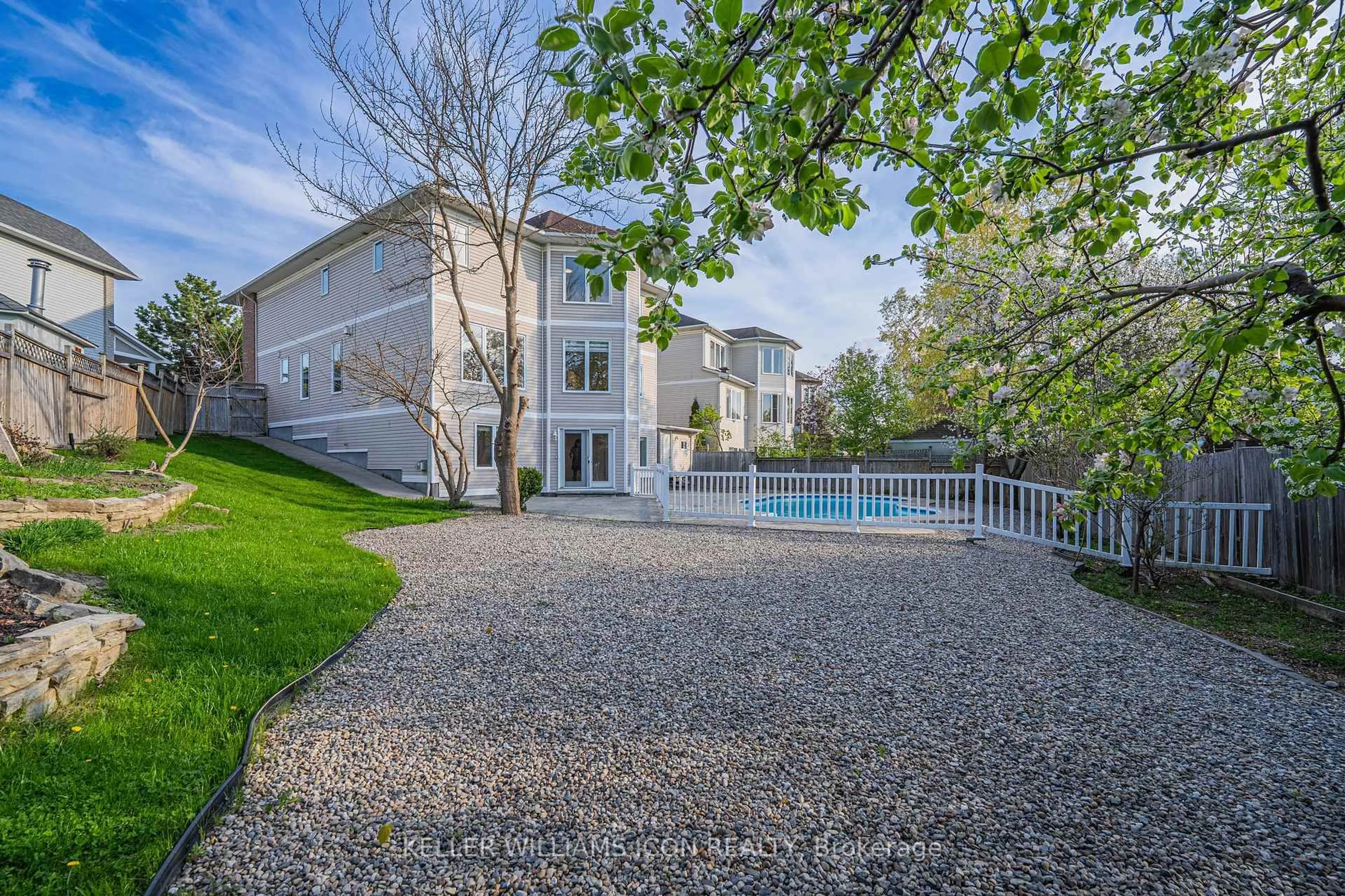 A pic from outside/outdoor area/front of a property/back of a property/a pic from drone, street for 56 Glenrill Pl, Ottawa Ontario K2M 2T5