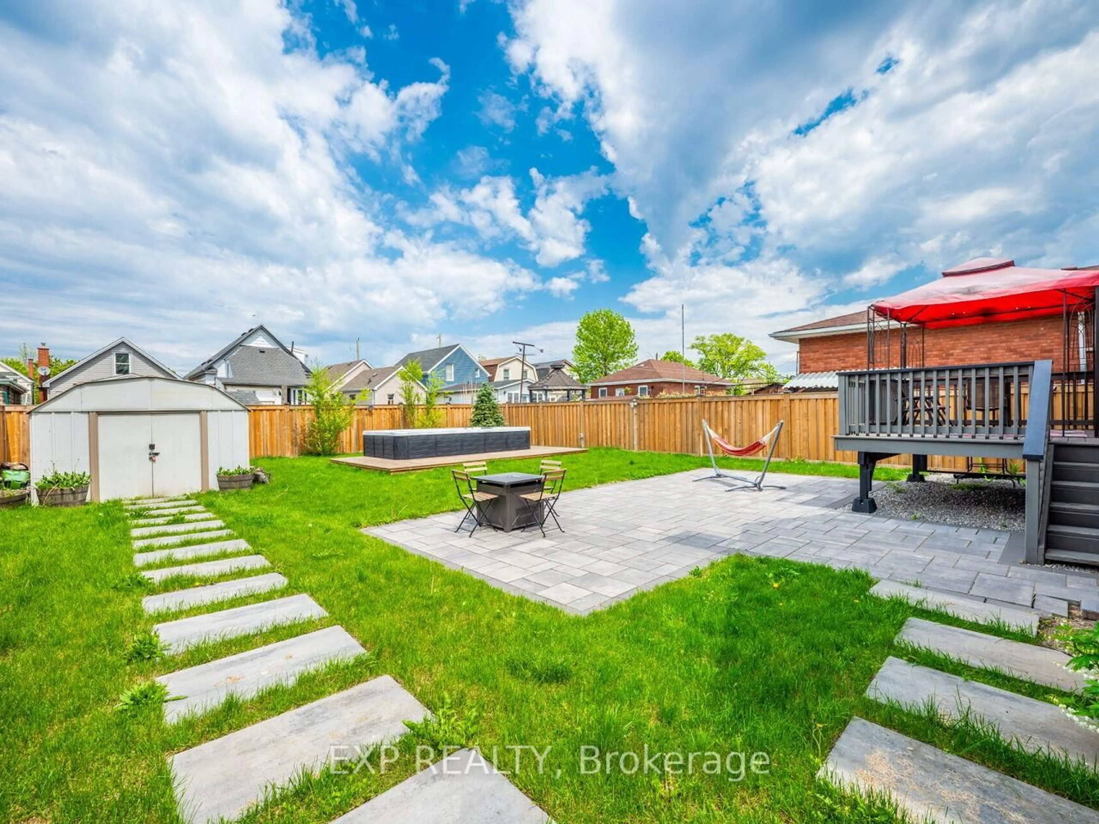 Patio, street for 95 Edinburgh Ave, Hamilton Ontario L8H 2C6