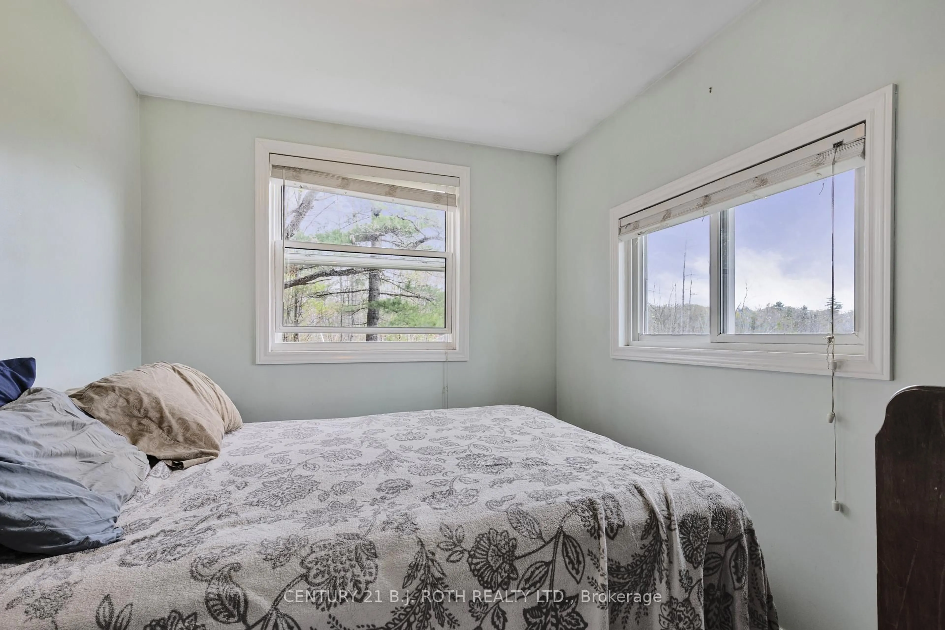 Bedroom with bed, unknown for 2100 Honey Harbour Rd, Georgian Bay Ontario L0K 1S0