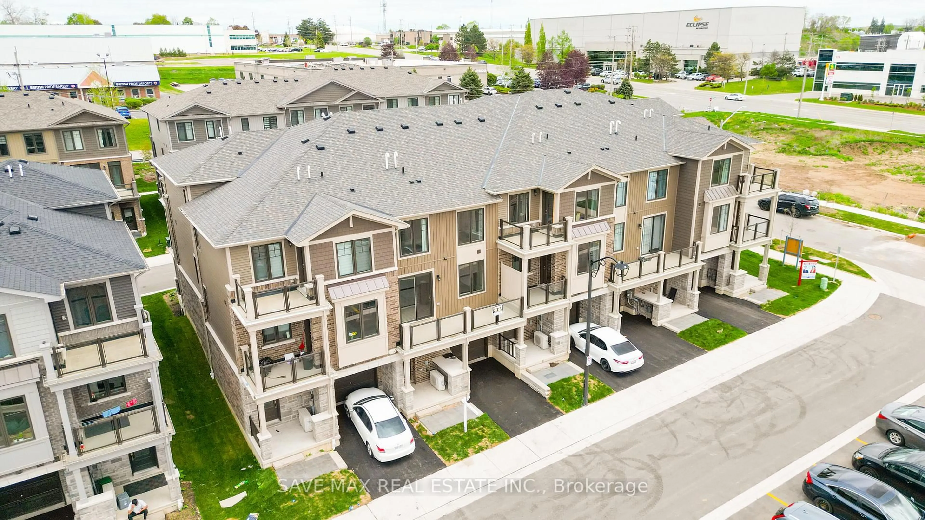 A pic from outside/outdoor area/front of a property/back of a property/a pic from drone, street for 10 Birmingham Dr #93, Cambridge Ontario N1R 0C6