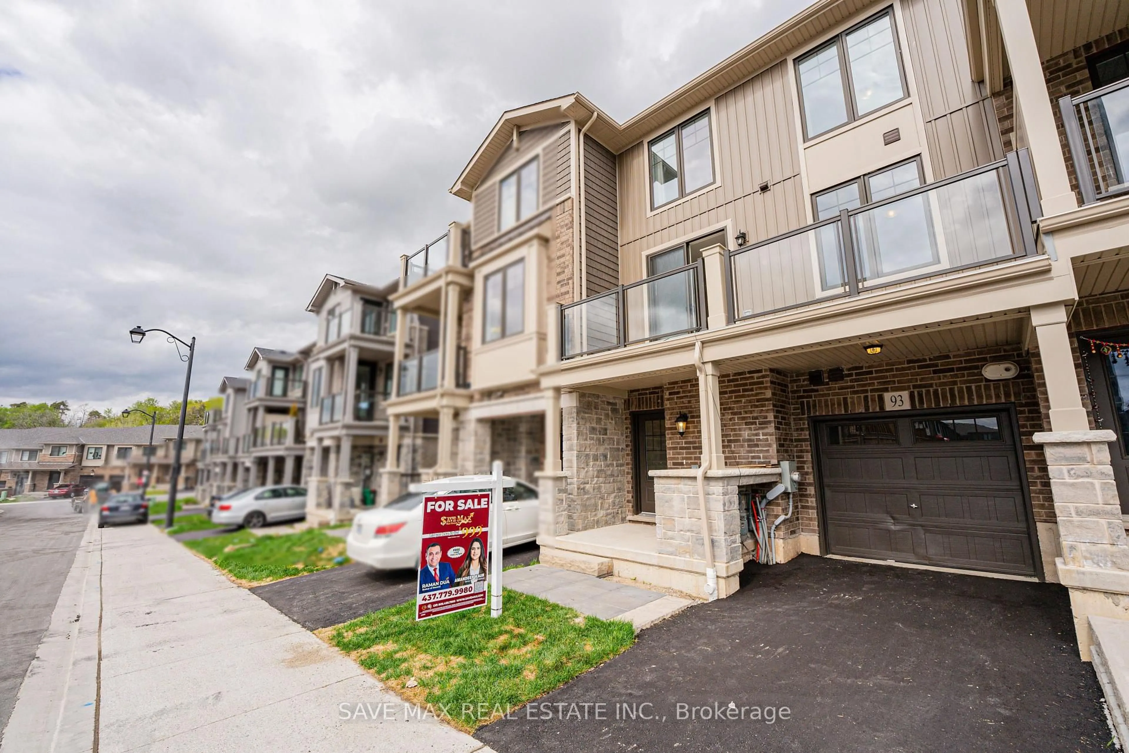 A pic from outside/outdoor area/front of a property/back of a property/a pic from drone, street for 10 Birmingham Dr #93, Cambridge Ontario N1R 0C6