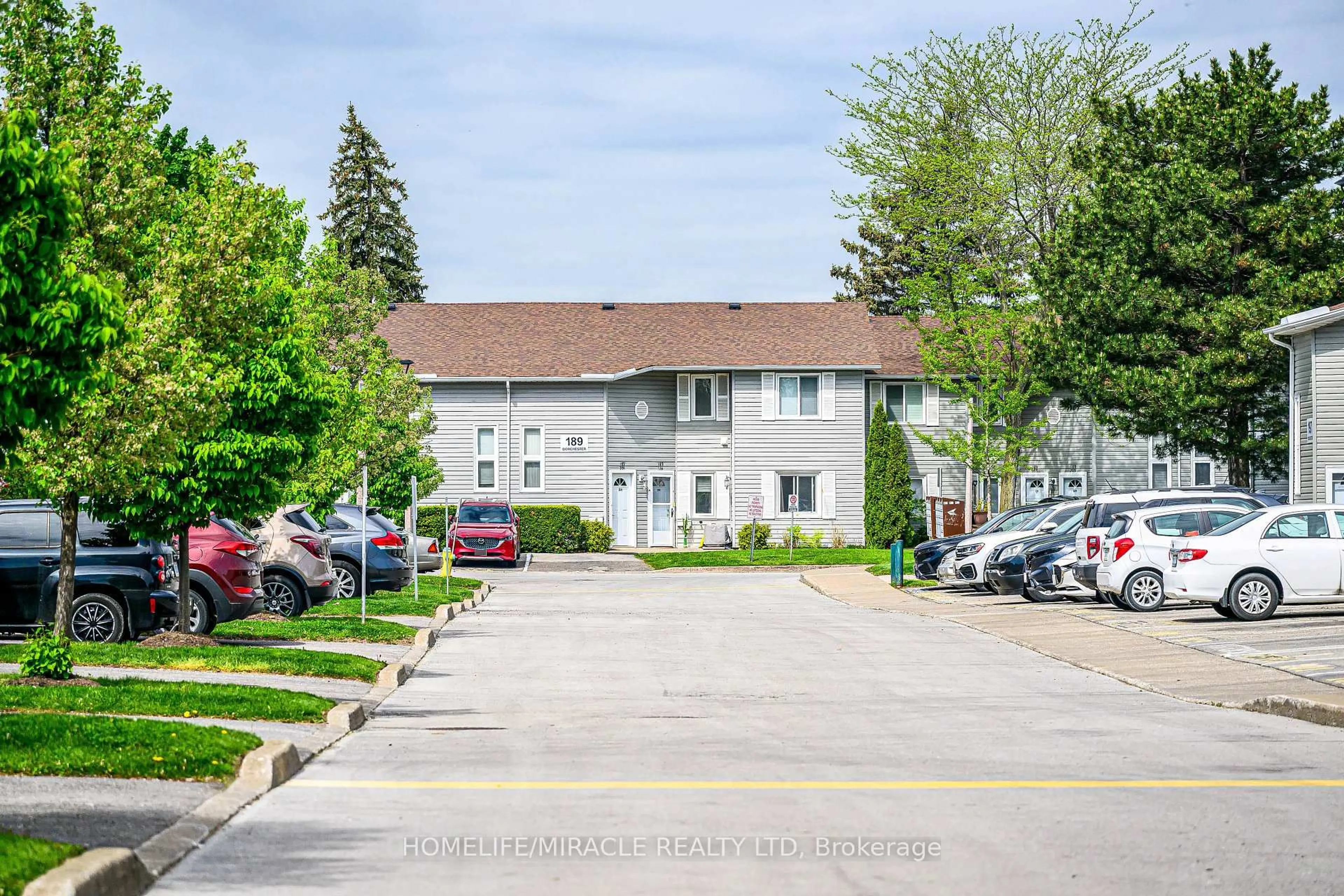 Patio, street for 189 Dorchester Blvd #104, St. Catharines Ontario L2M 7V8