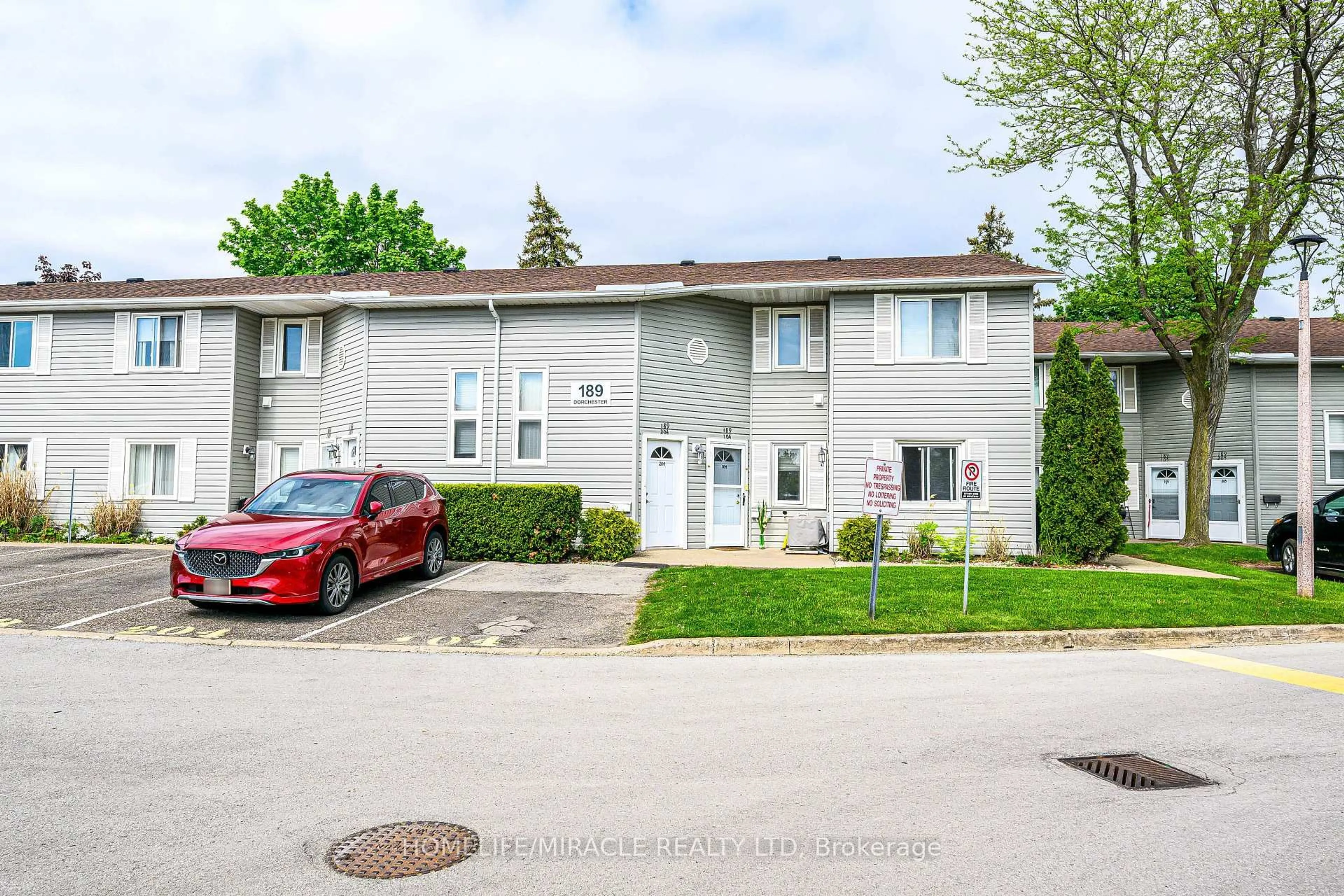 A pic from outside/outdoor area/front of a property/back of a property/a pic from drone, street for 189 Dorchester Blvd #104, St. Catharines Ontario L2M 7V8