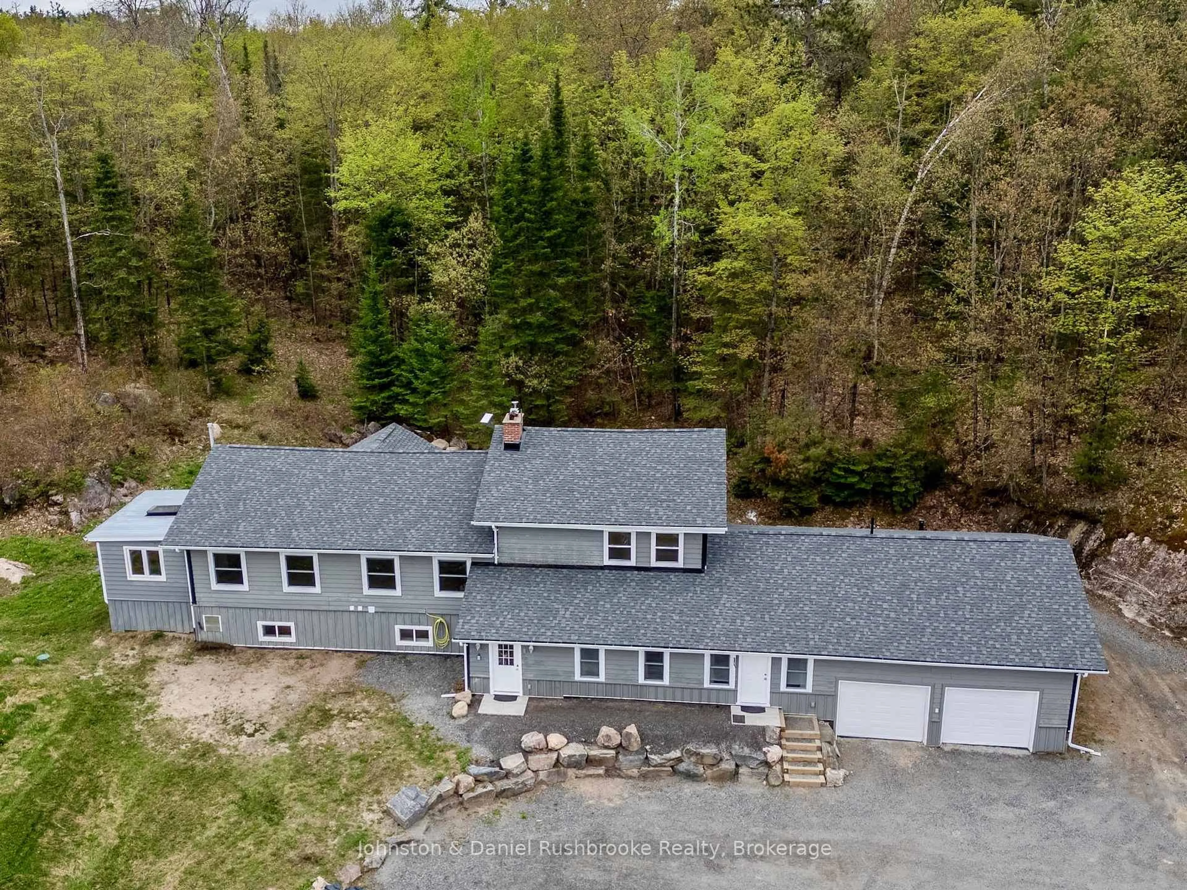 A pic from outside/outdoor area/front of a property/back of a property/a pic from drone, unknown for 1267 Silver Lake Rd, Gravenhurst Ontario P1P 1V5