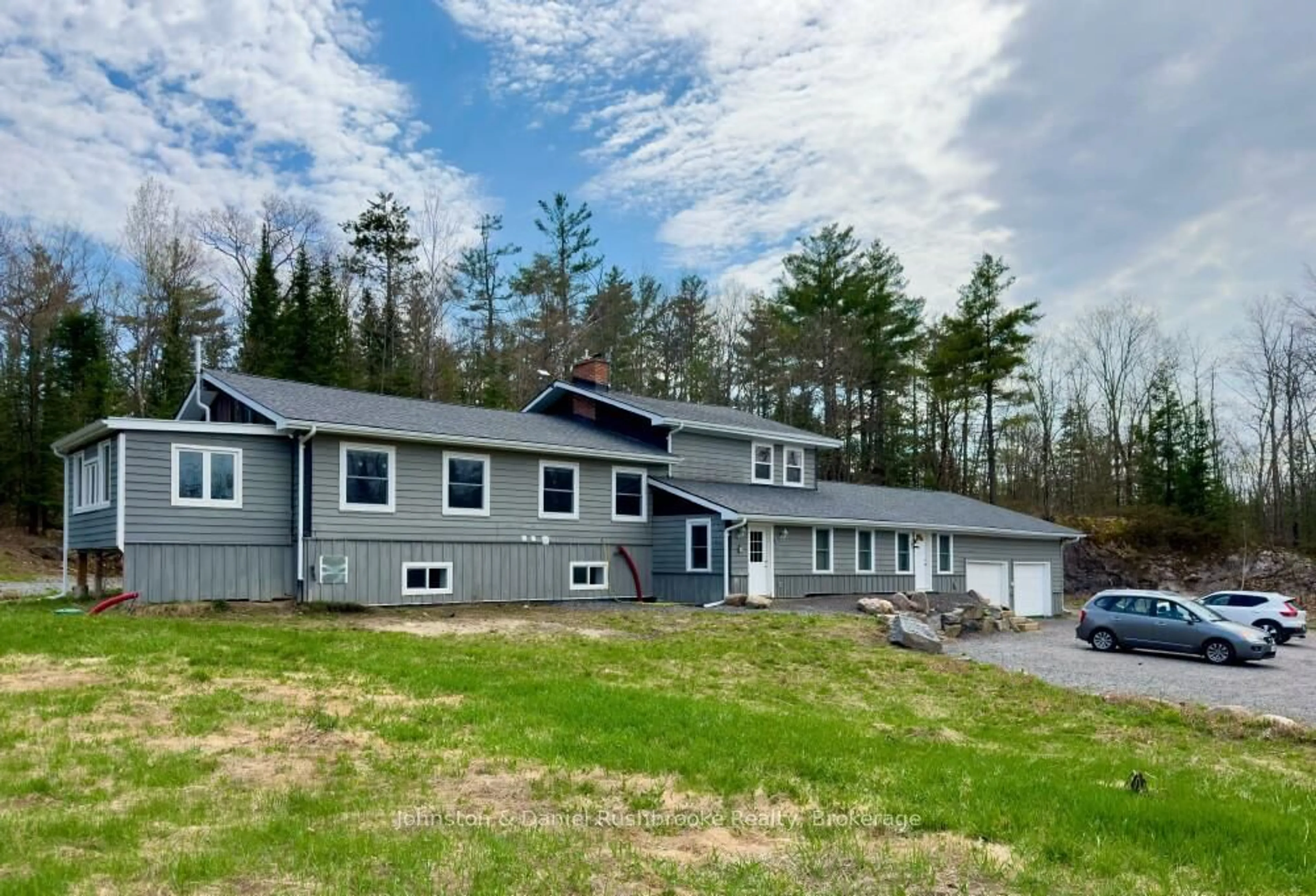 A pic from outside/outdoor area/front of a property/back of a property/a pic from drone, unknown for 1267 Silver Lake Rd, Gravenhurst Ontario P1P 1V5