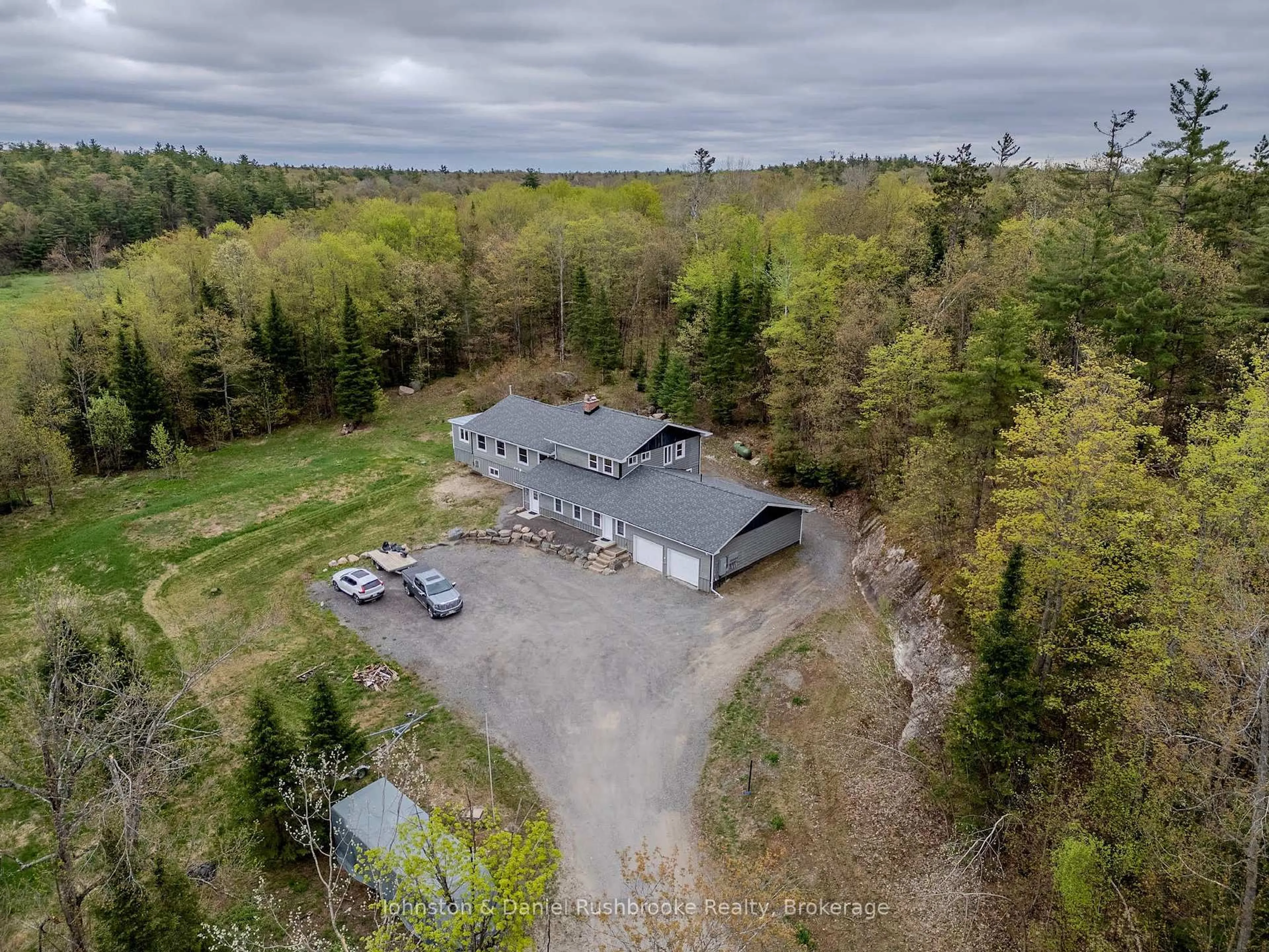 A pic from outside/outdoor area/front of a property/back of a property/a pic from drone, unknown for 1267 Silver Lake Rd, Gravenhurst Ontario P1P 1V5