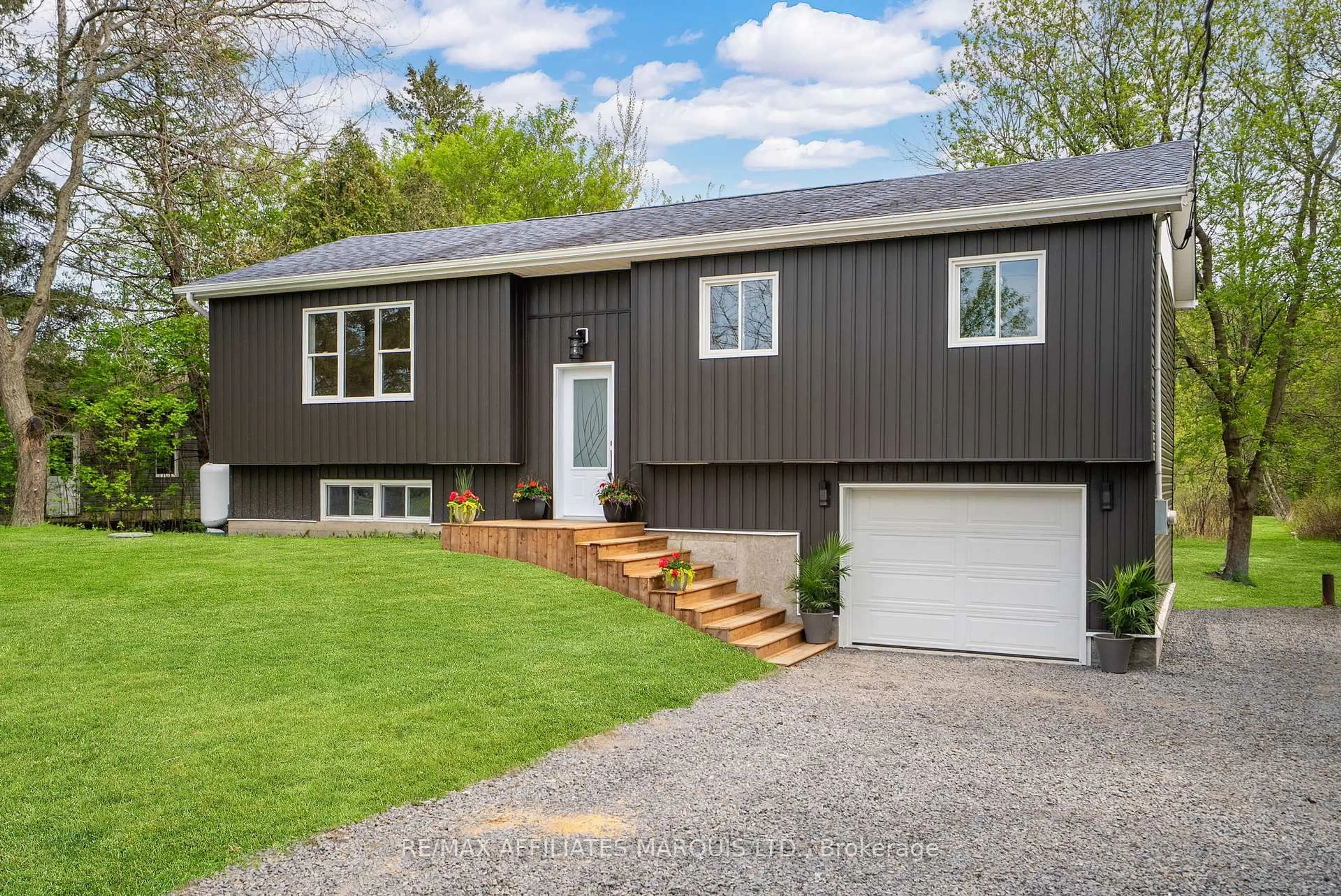 Home with vinyl exterior material, street for 18222 Patrick St, South Glengarry Ontario K0C 2J0