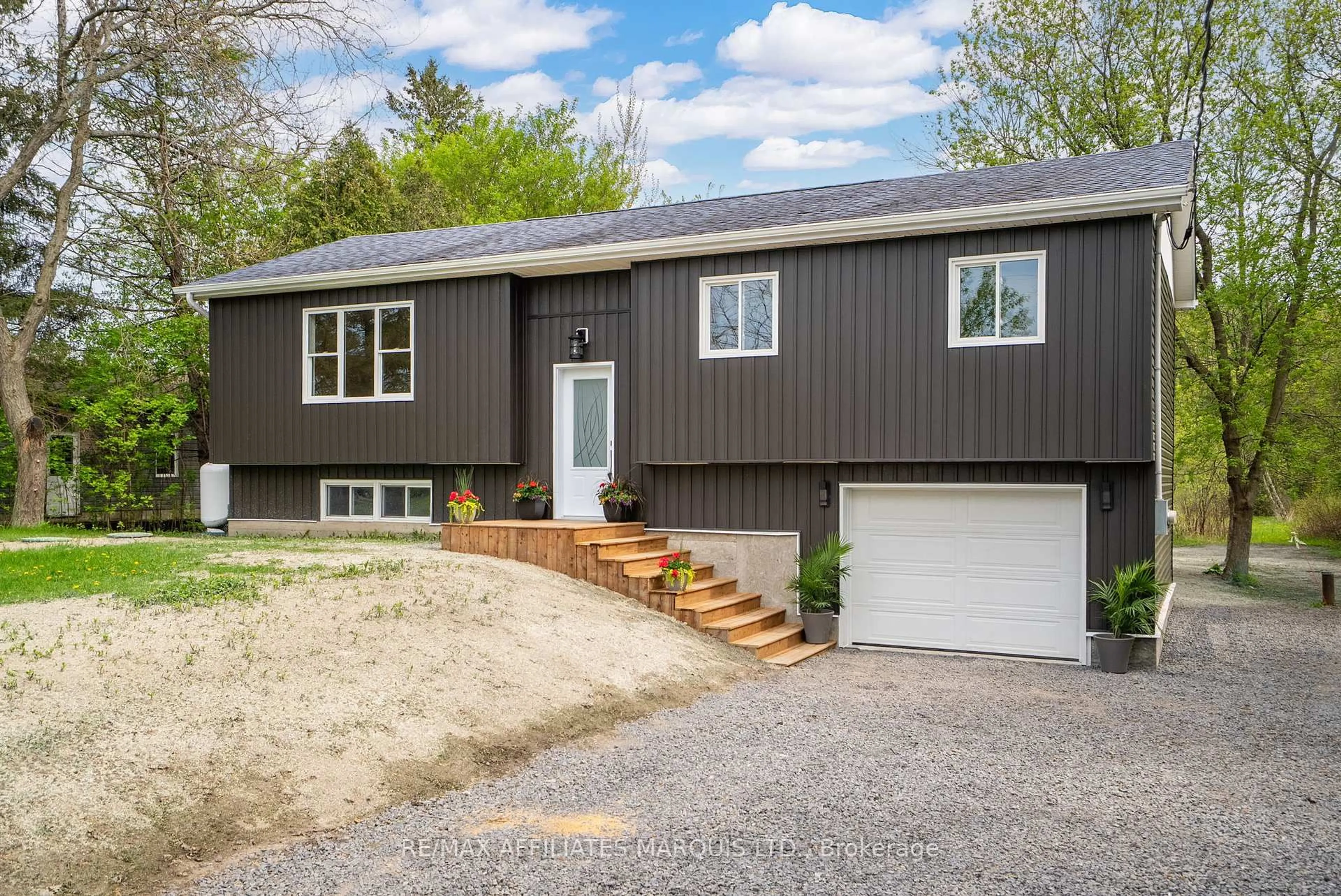 Home with vinyl exterior material, street for 18222 Patrick St, South Glengarry Ontario K0C 2J0