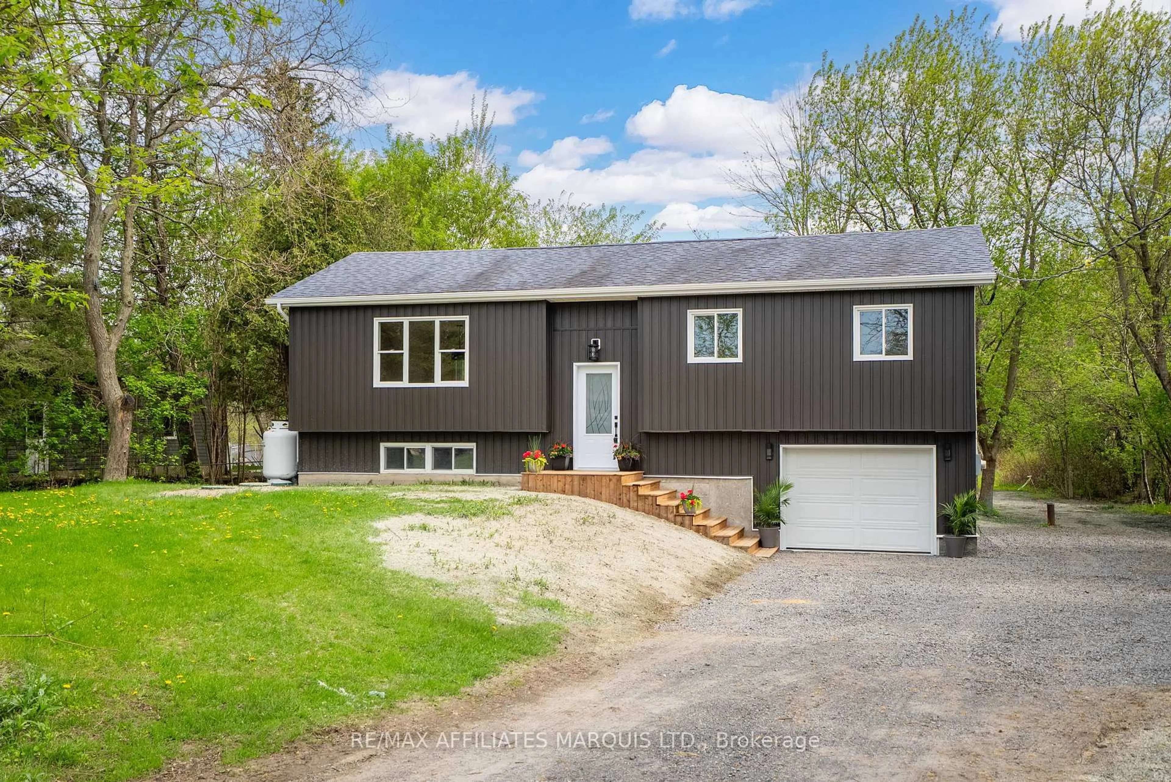 Home with vinyl exterior material, street for 18222 Patrick St, South Glengarry Ontario K0C 2J0