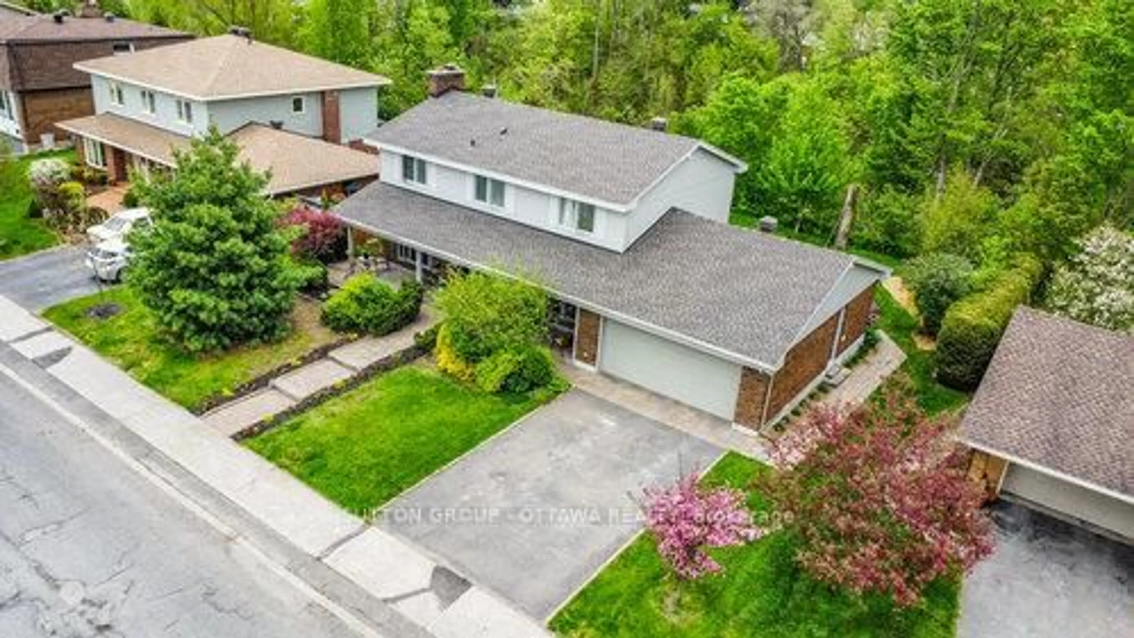 A pic from outside/outdoor area/front of a property/back of a property/a pic from drone, street for 13 Riverbrook Rd, Ottawa Ontario K2H 7W7