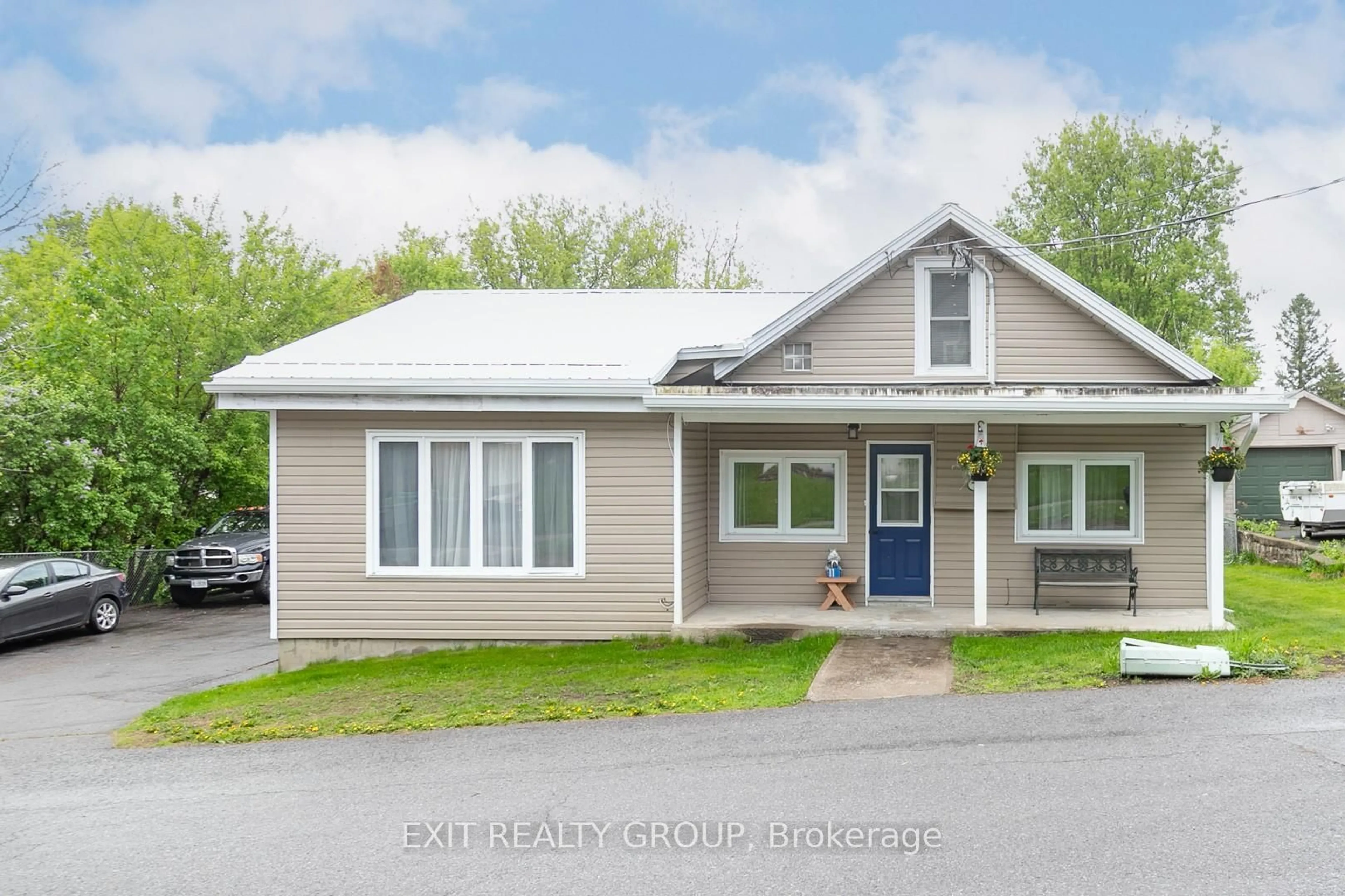 Home with vinyl exterior material, building for 11 Finnegan Dr, Hastings Ontario K0K 2C0
