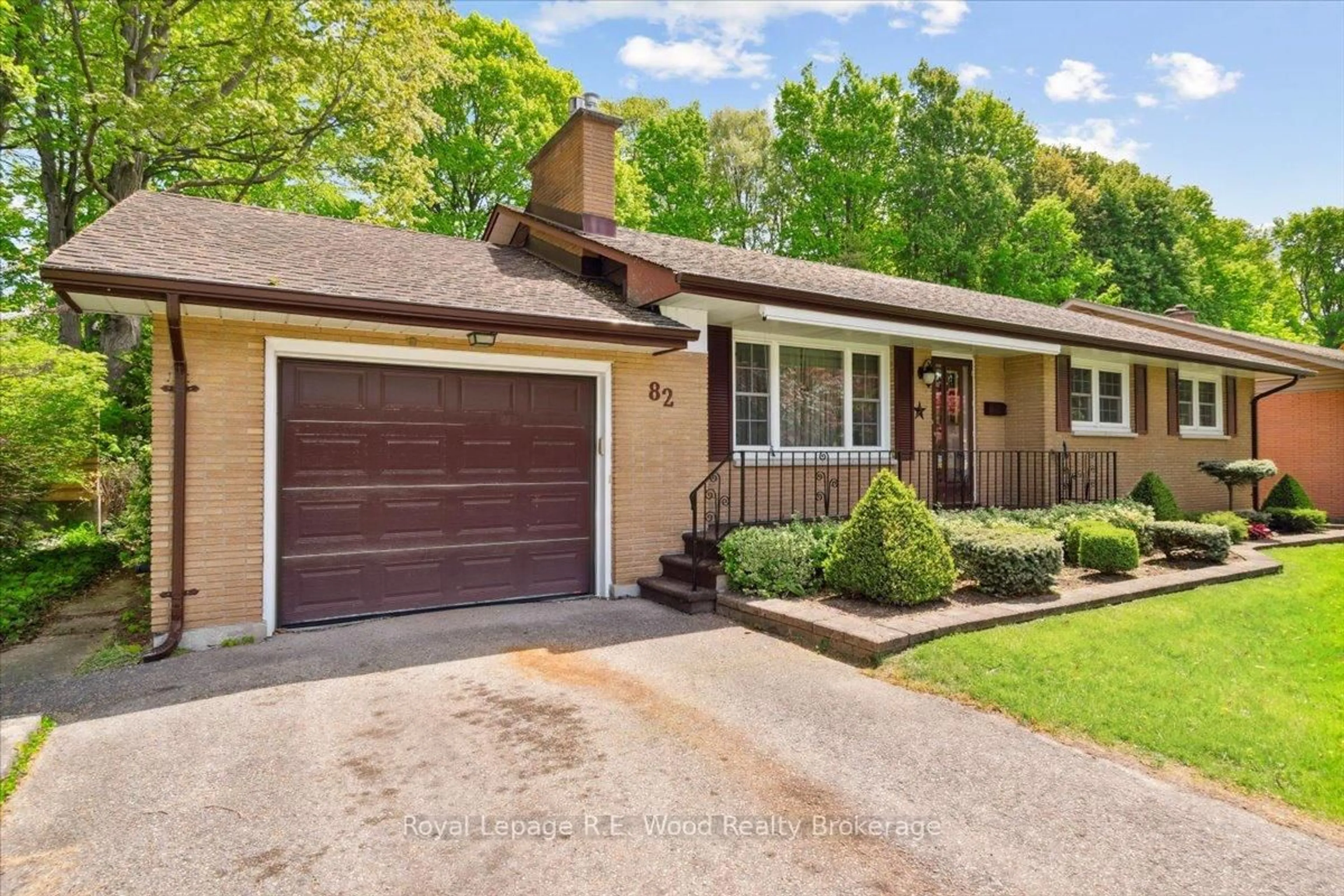 Home with vinyl exterior material, street for 82 Lisgar Ave, Tillsonburg Ontario N4G 3K9