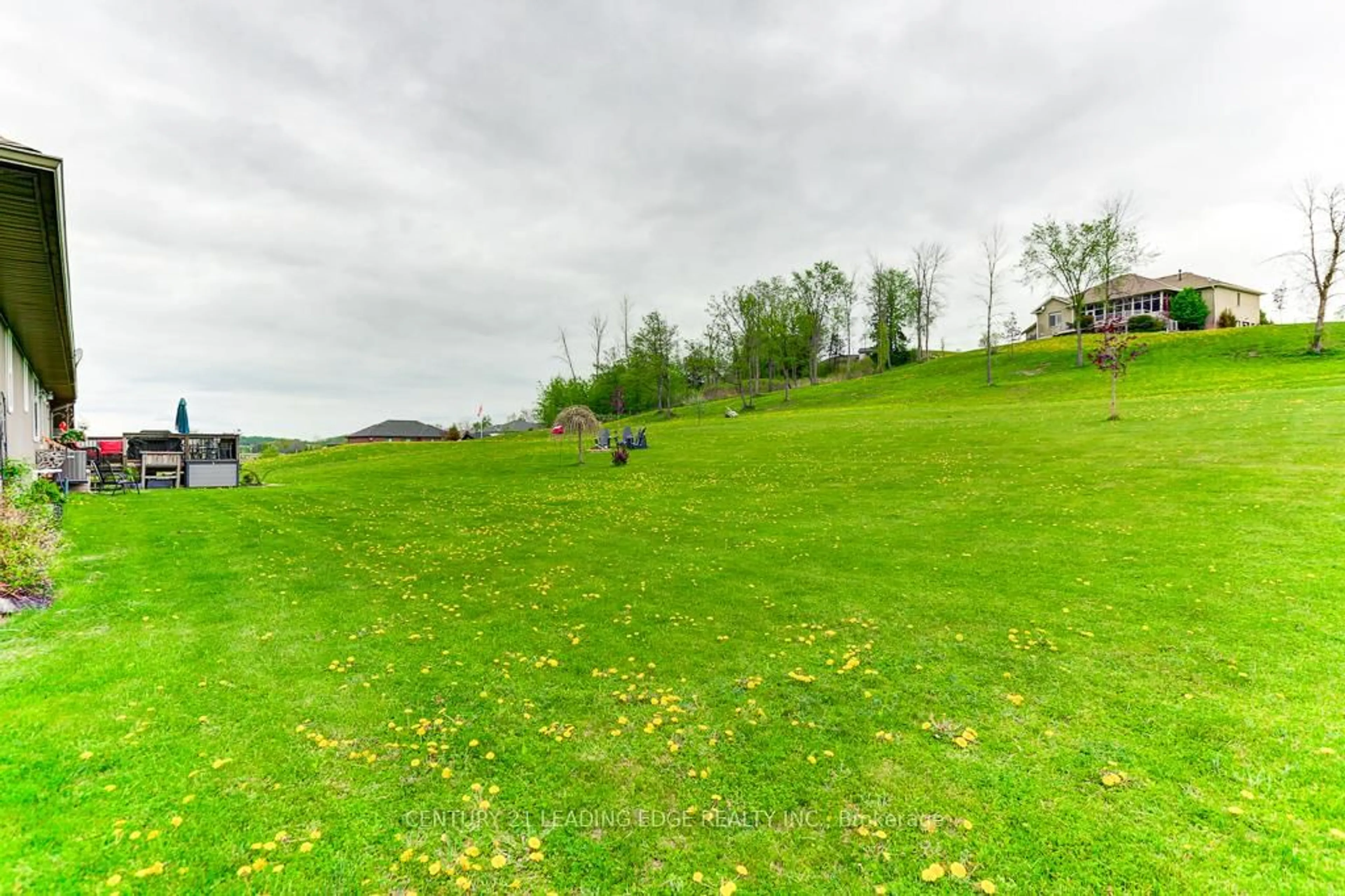 A pic from outside/outdoor area/front of a property/back of a property/a pic from drone, unknown for 138 Hiddenvalley Dr, Belleville Ontario K0K 2V0