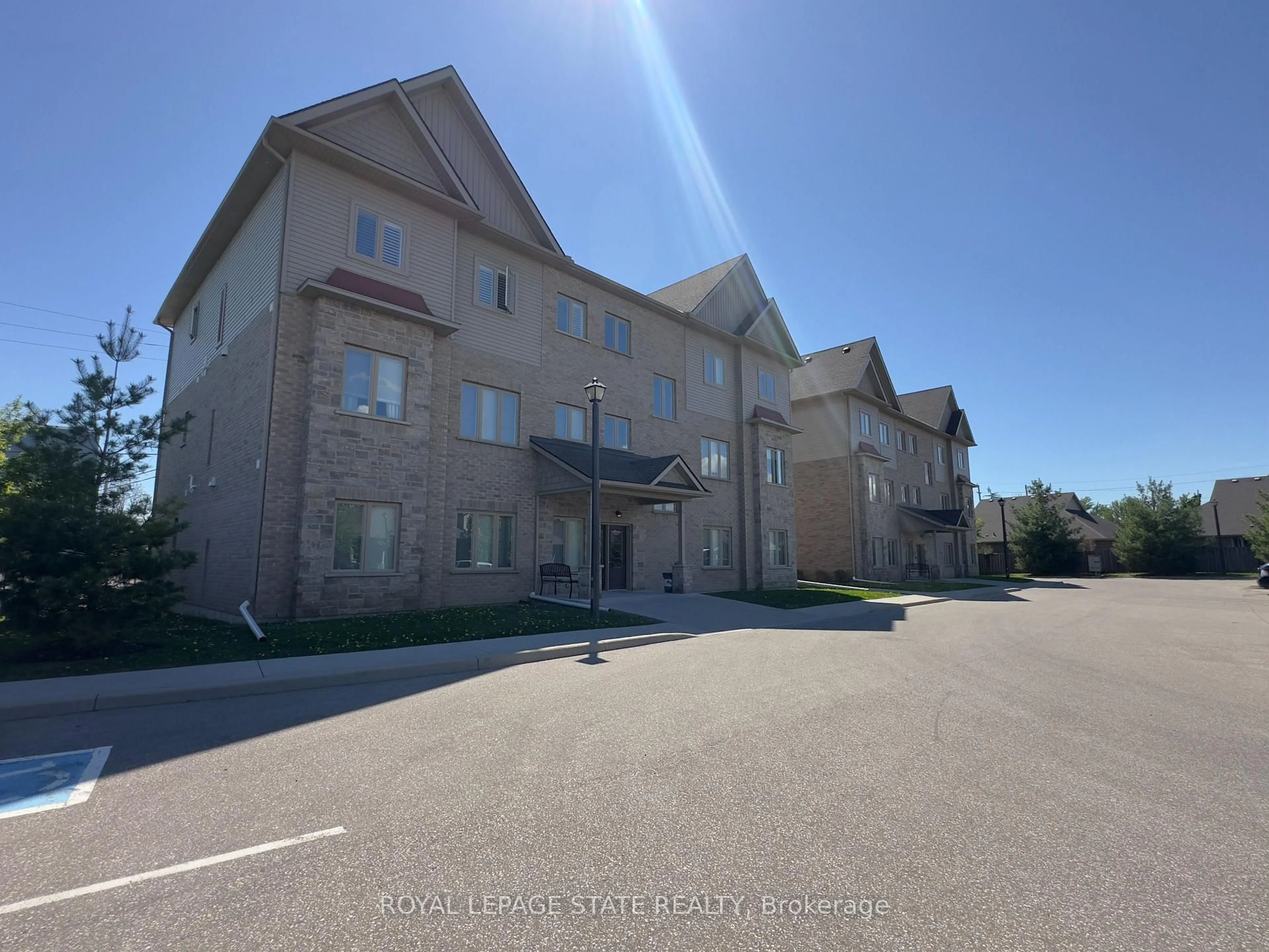 A pic from outside/outdoor area/front of a property/back of a property/a pic from drone, building for 111 South Cayuga St #25, Haldimand Ontario N1A 0B5