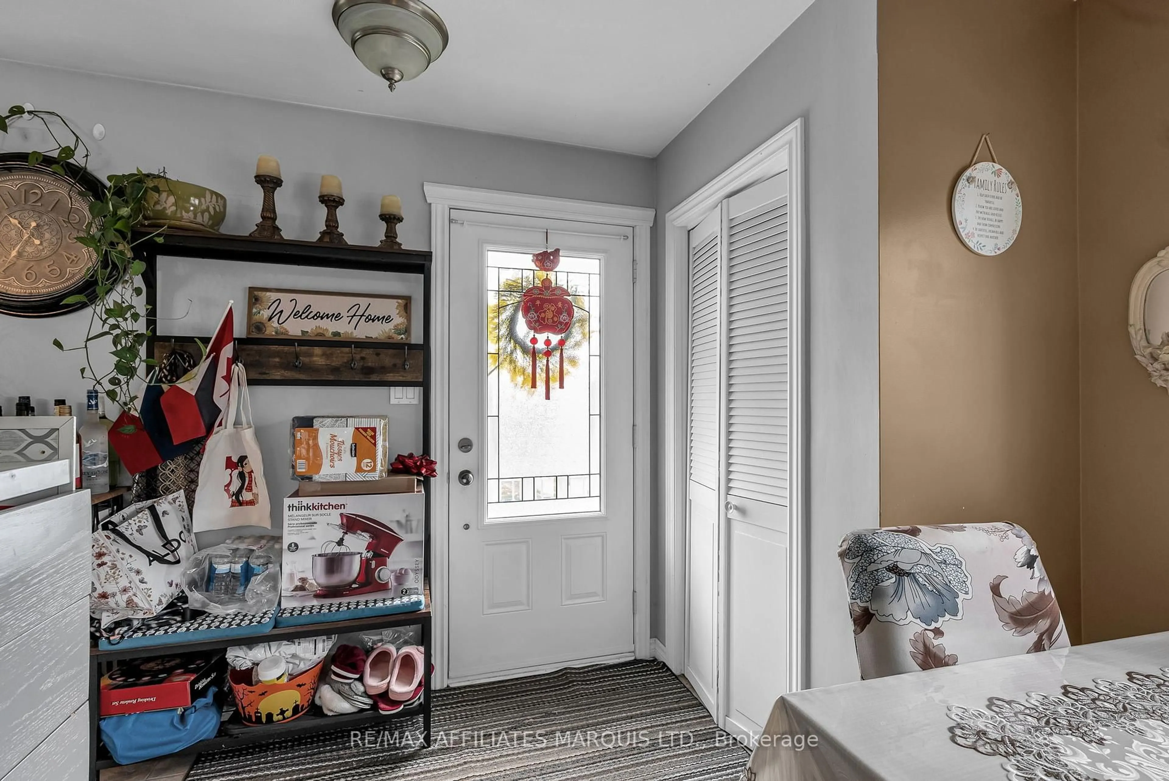 Indoor entryway for 828 Augustus St, Cornwall Ontario K6J 3X5