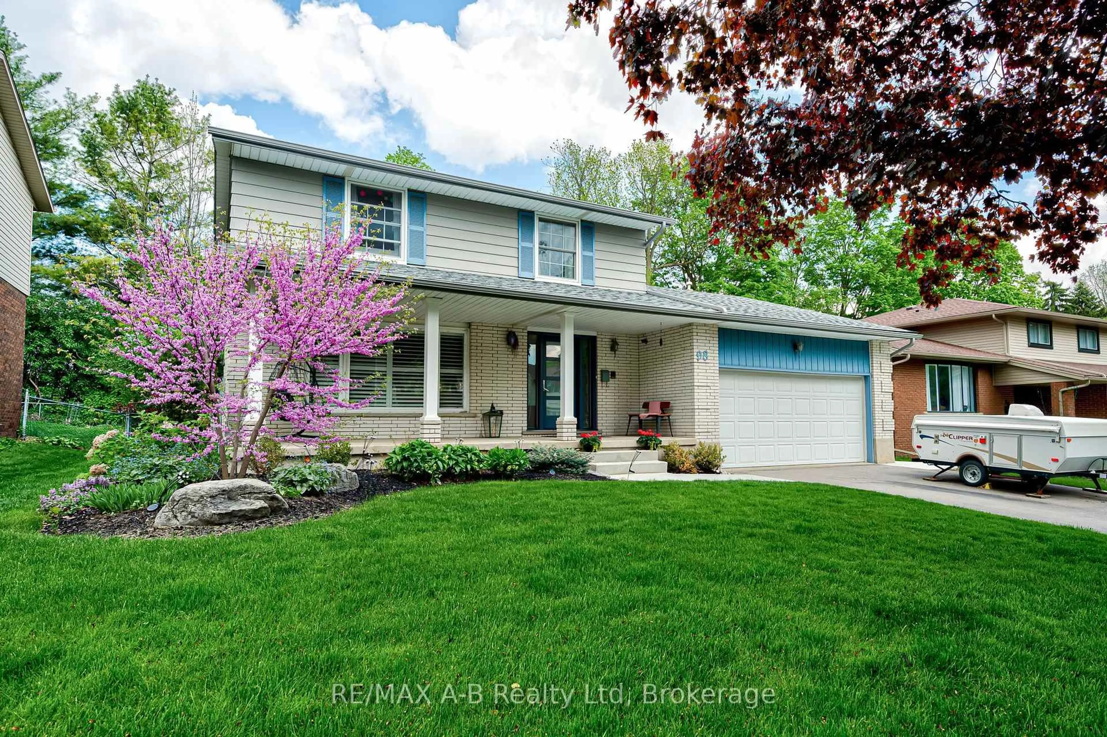 Home with vinyl exterior material, street for 98 Mccarron Cres, Waterloo Ontario N2L 5N2